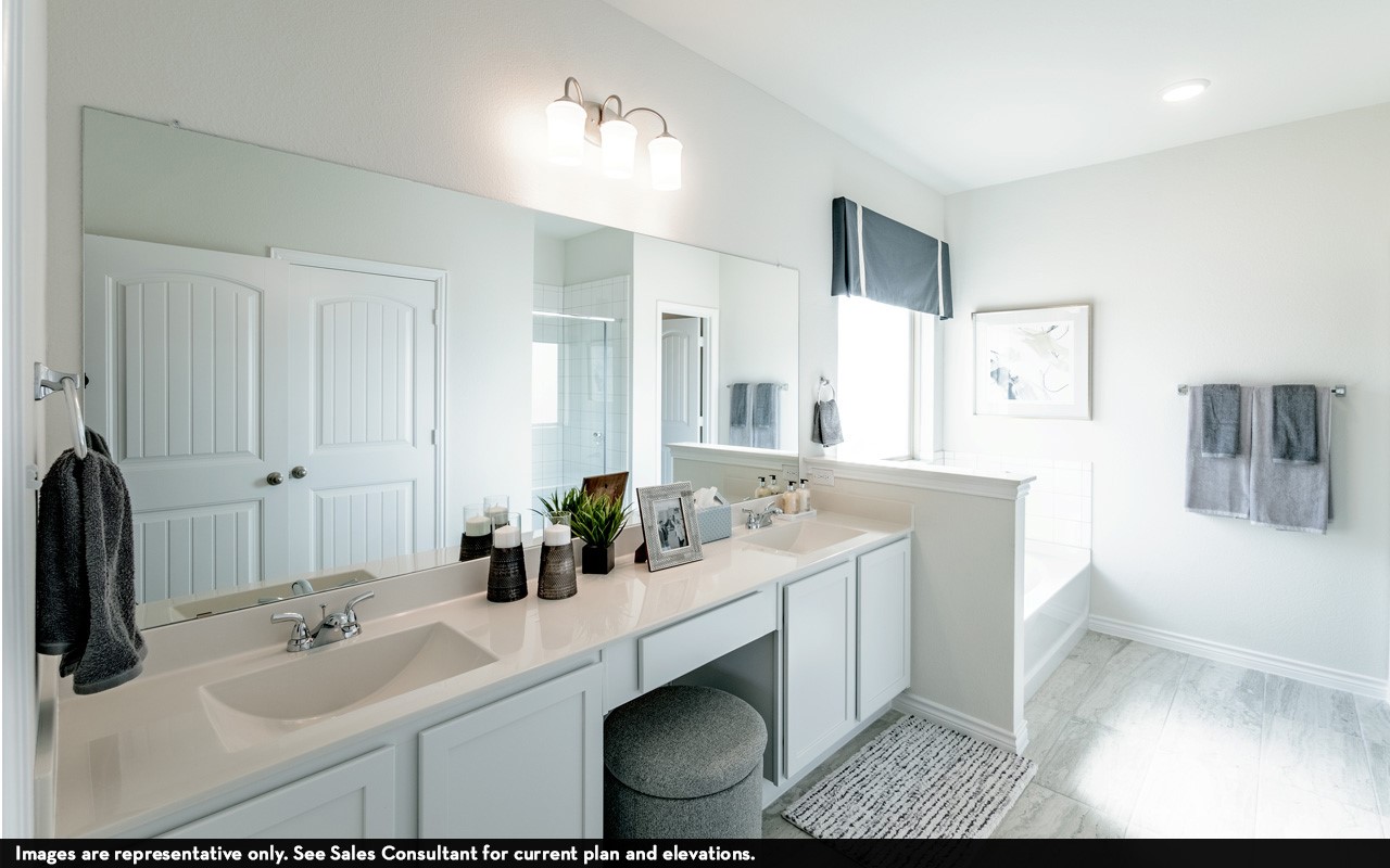 900 Woodhaven Lakes Drive, La Marque, TX 77568