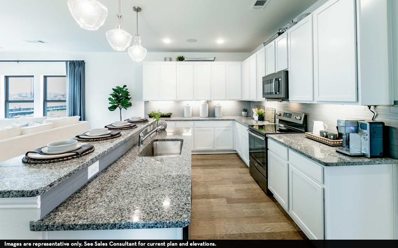 900 Woodhaven Lakes Drive, La Marque, TX 77568
