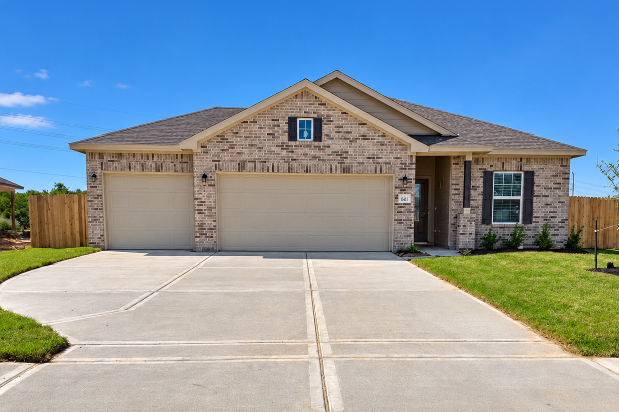 900 Woodhaven Lakes Drive, La Marque, TX 77568