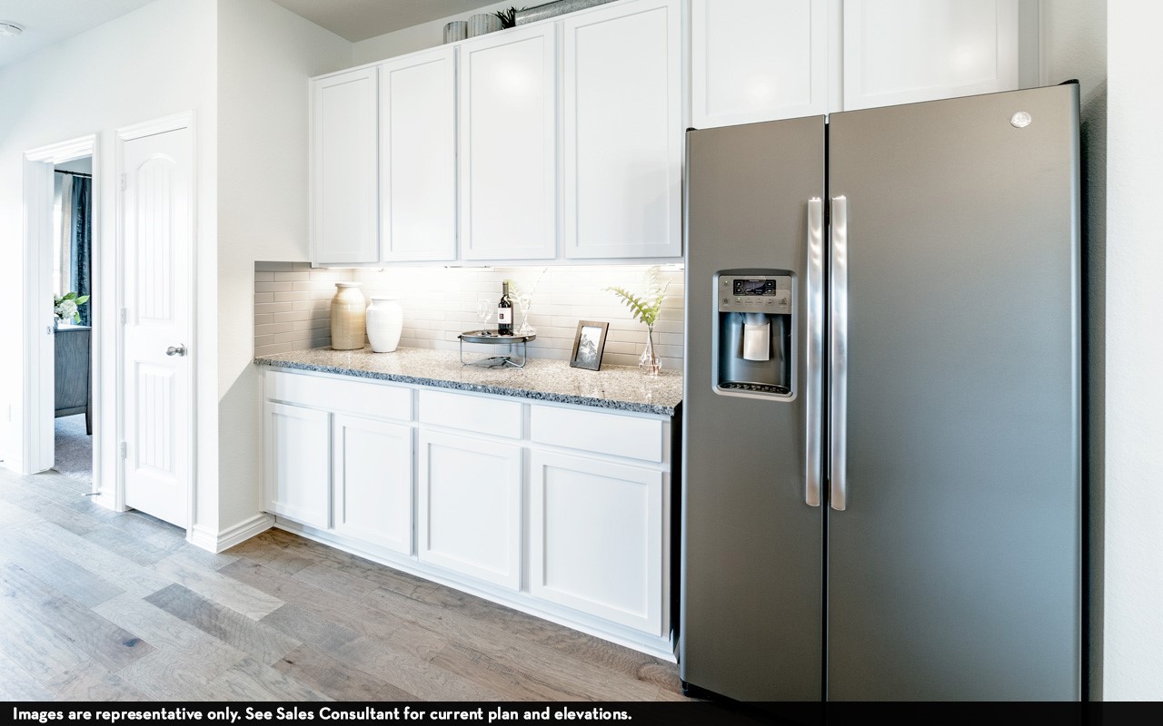 900 Woodhaven Lakes Drive, La Marque, TX 77568
