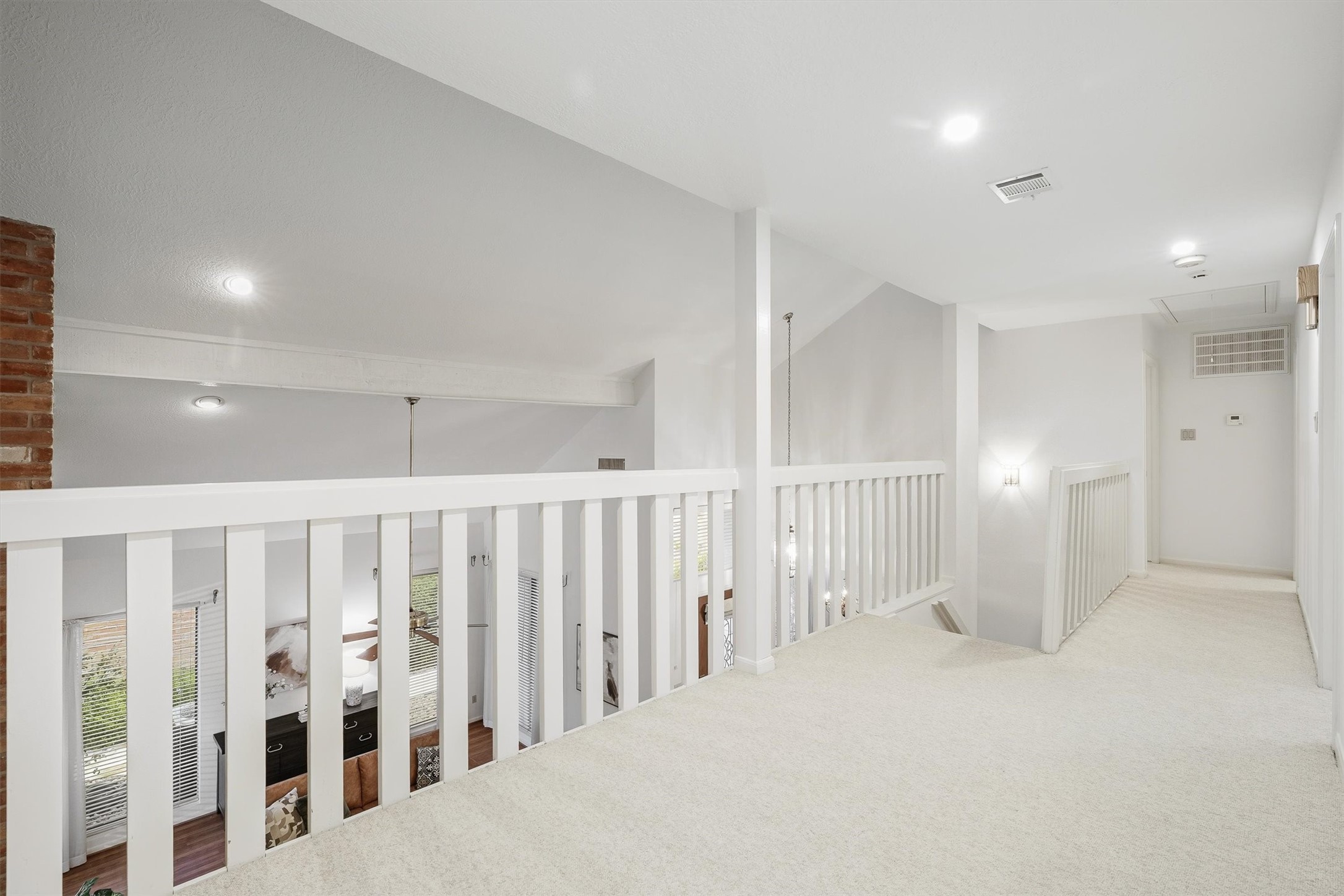 Experience the charm of this bright and airy loft, offering a perfect blend of open space and modern elegance.