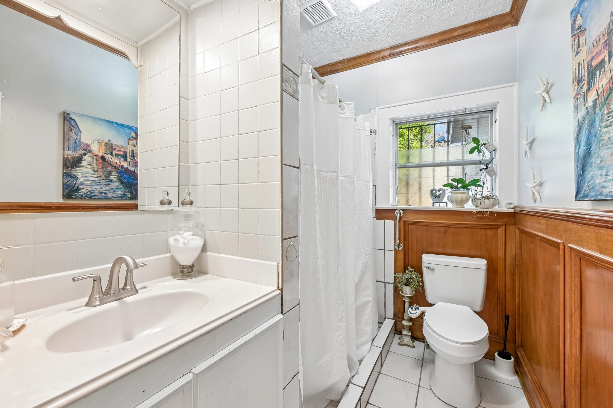 Bathroom Broadmoor