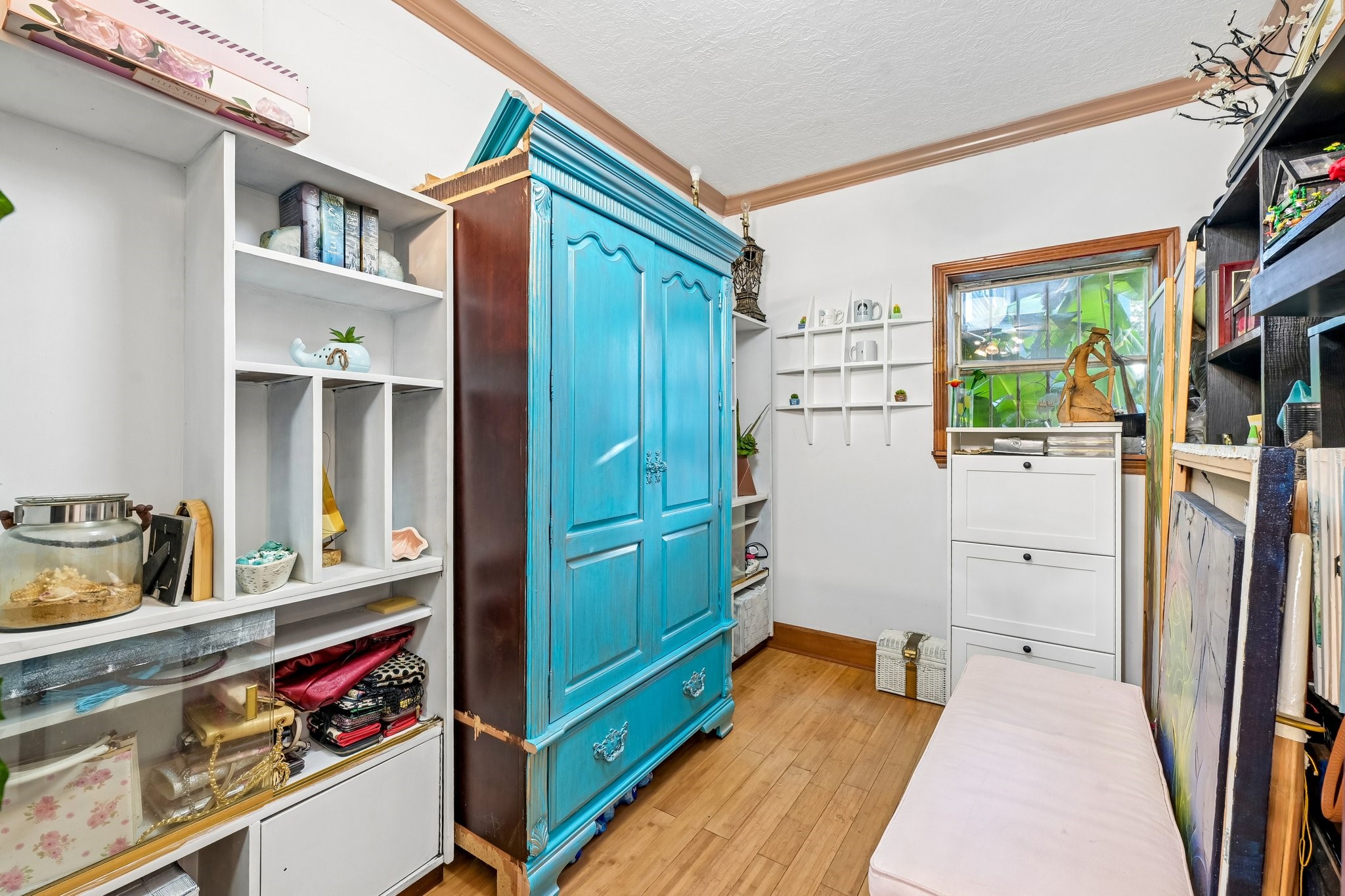 Broadmoor Pantry