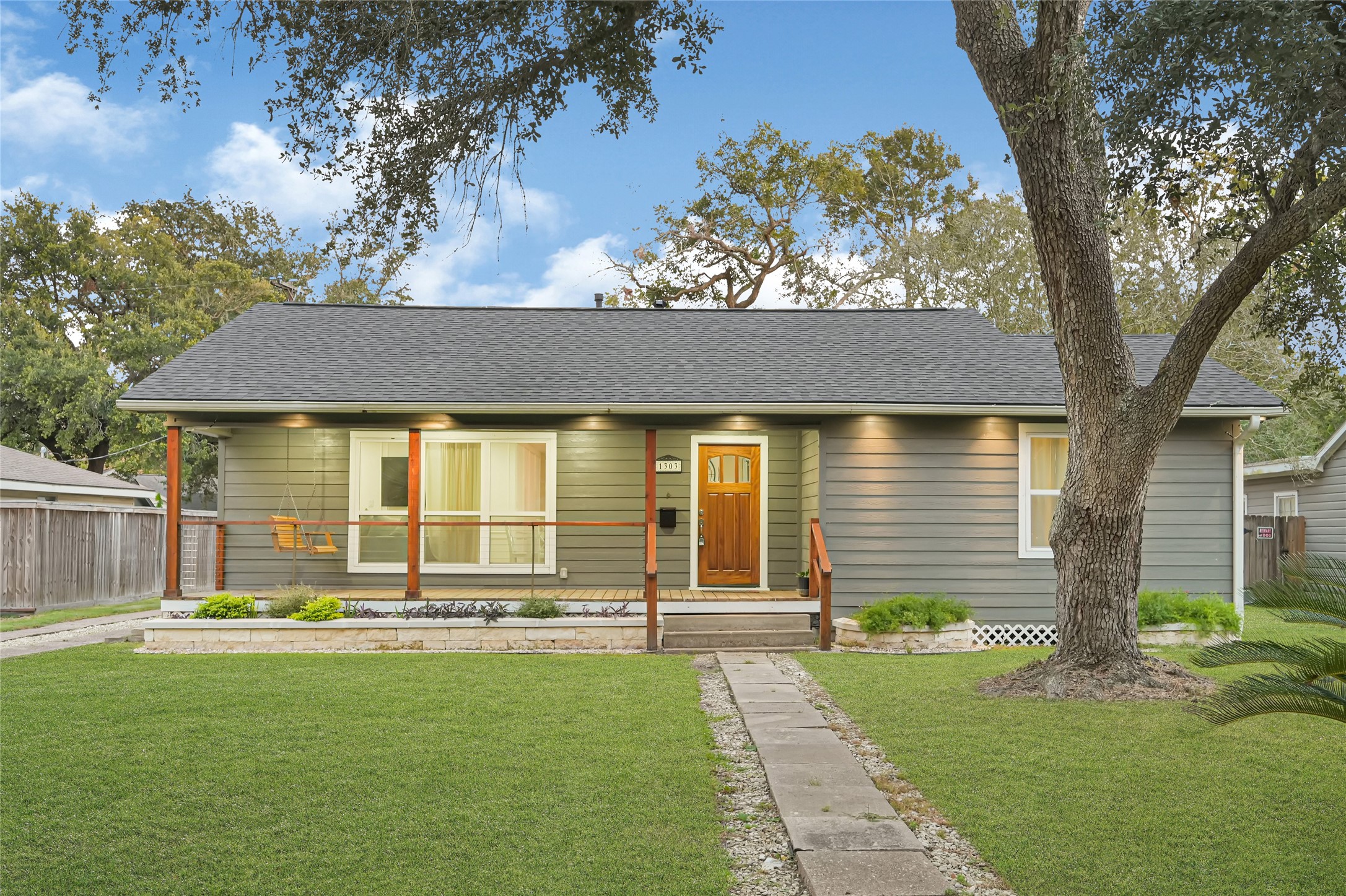 1303 Bowie Street, La Marque, TX 77568 1303 Bowie Street, La Marque, TX 77568