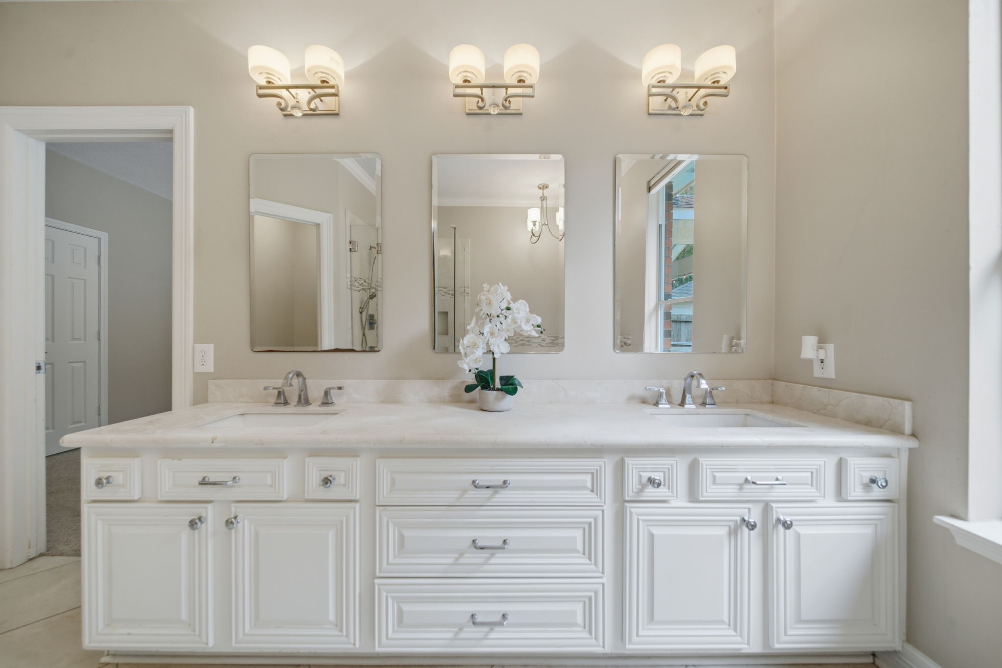 99 E Sterling Pond Circle, The Woodlands, TX 77382