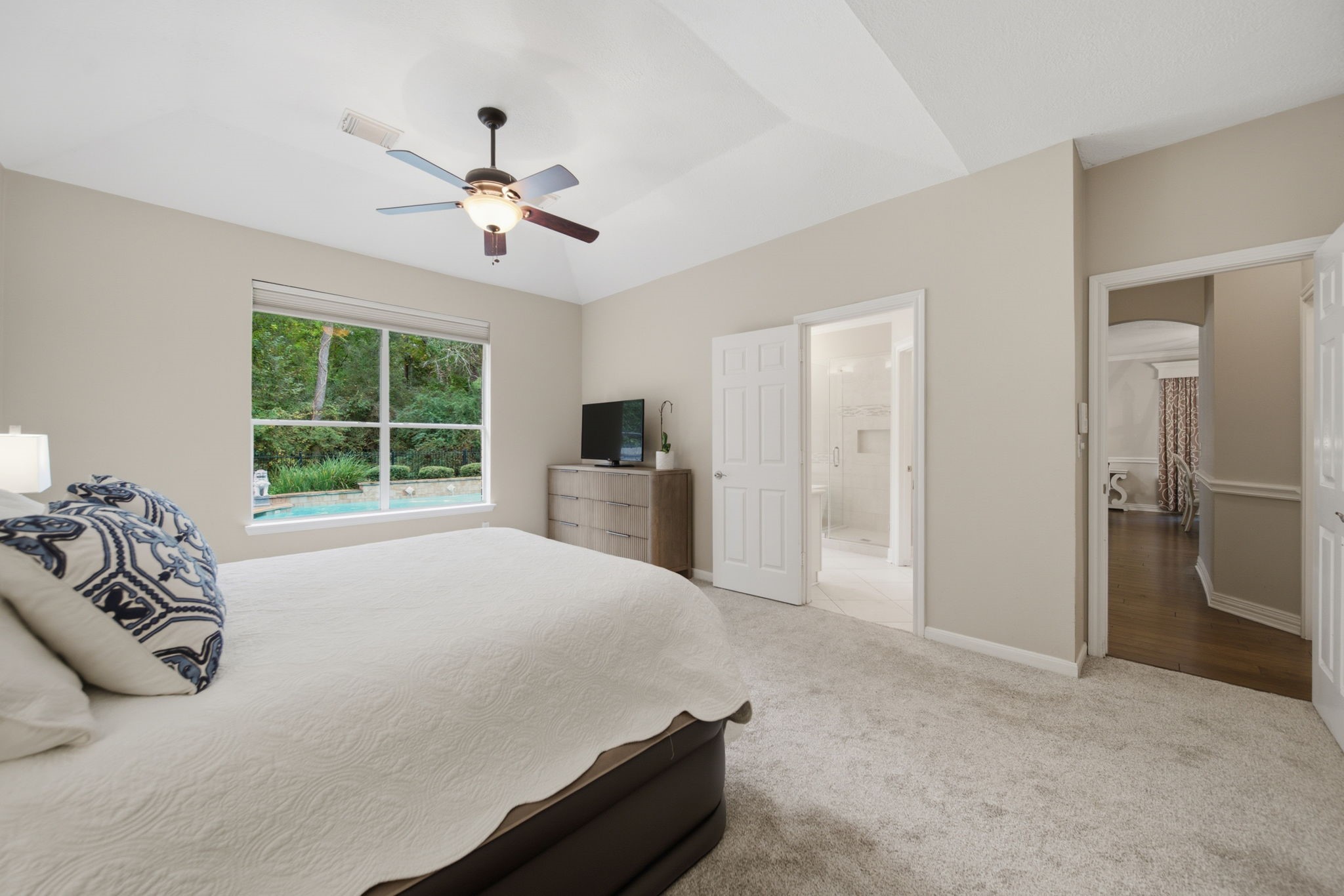 99 E Sterling Pond Circle, The Woodlands, TX 77382