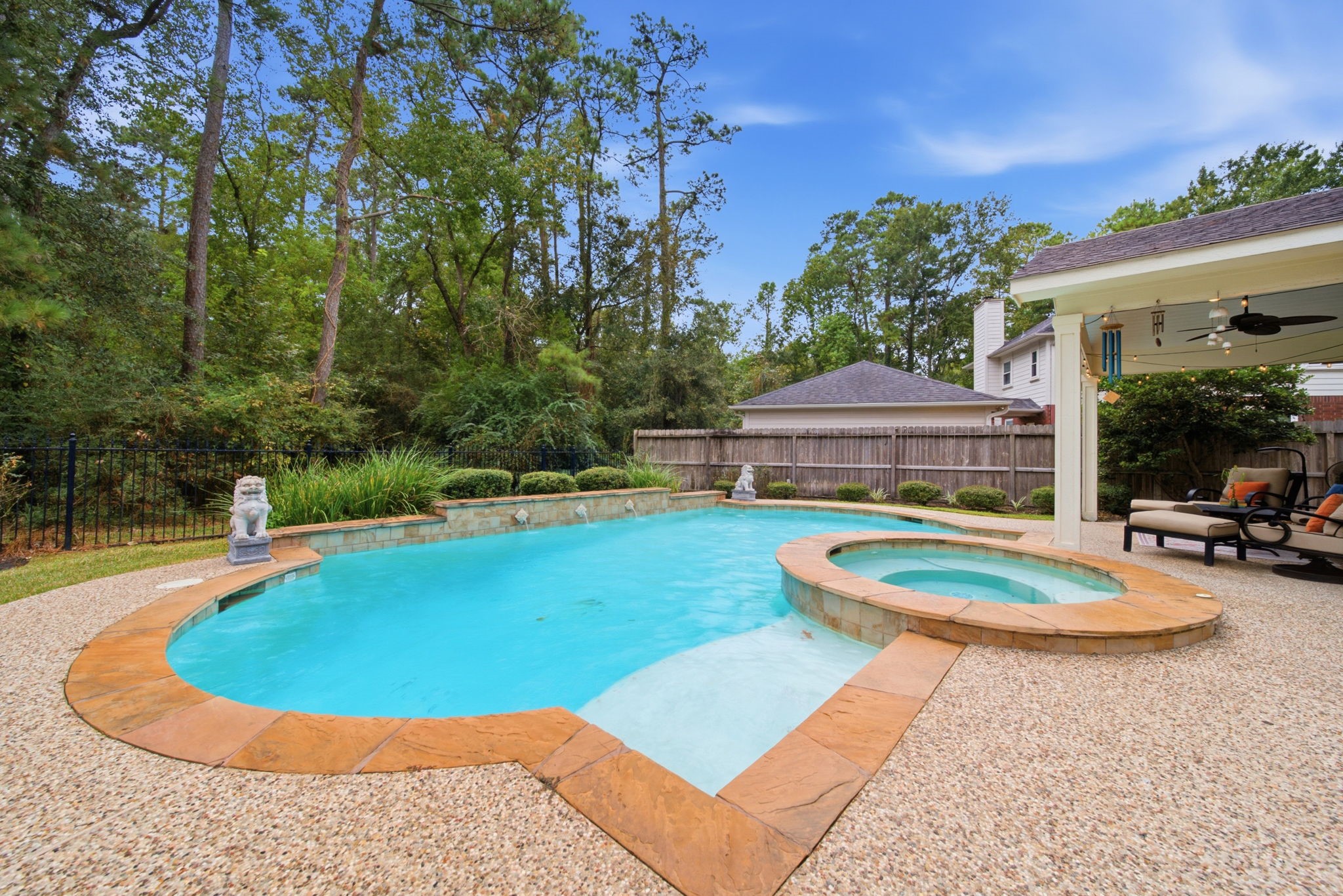 99 E Sterling Pond Circle, The Woodlands, TX 77382