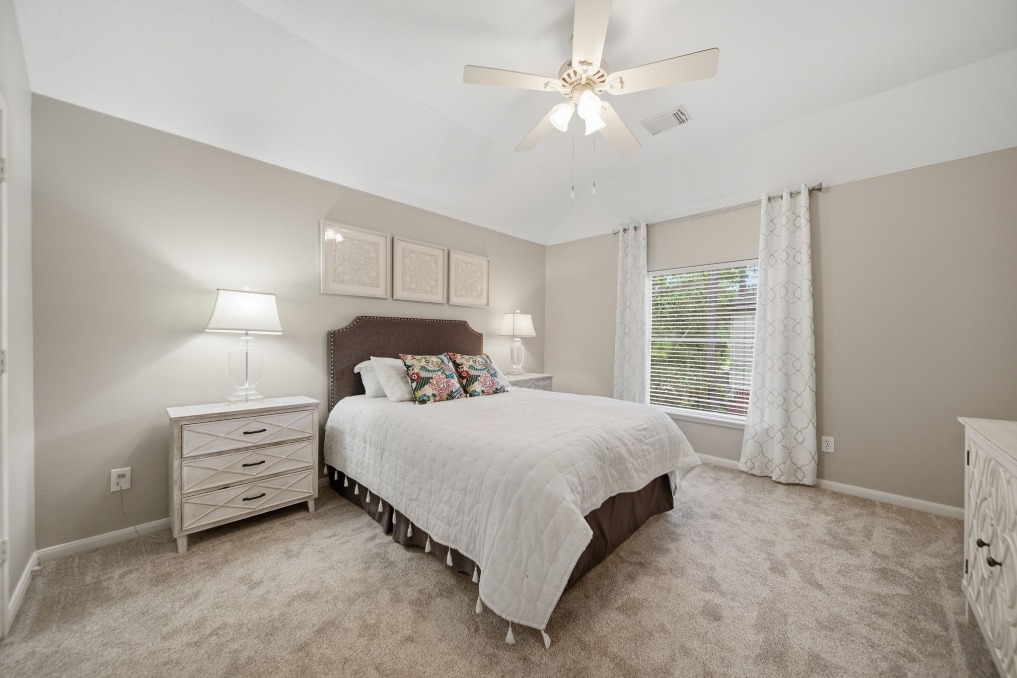99 E Sterling Pond Circle, The Woodlands, TX 77382