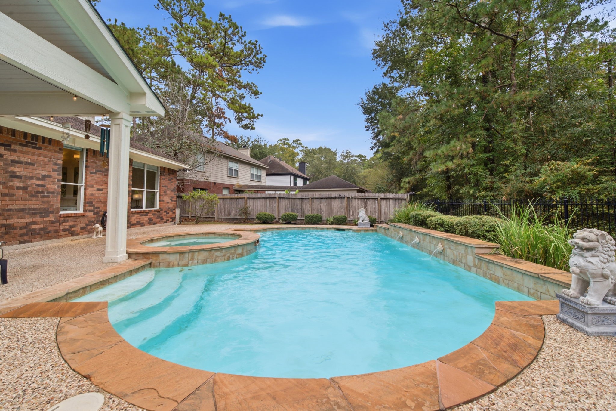 99 E Sterling Pond Circle, The Woodlands, TX 77382