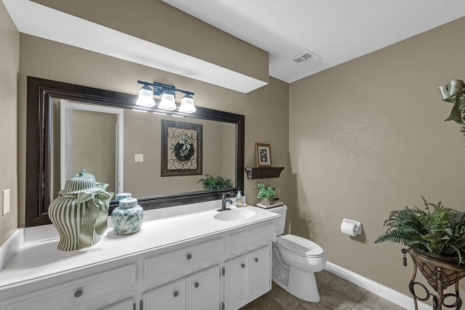 16043 Spinnaker Drive, Crosby, TX 77532