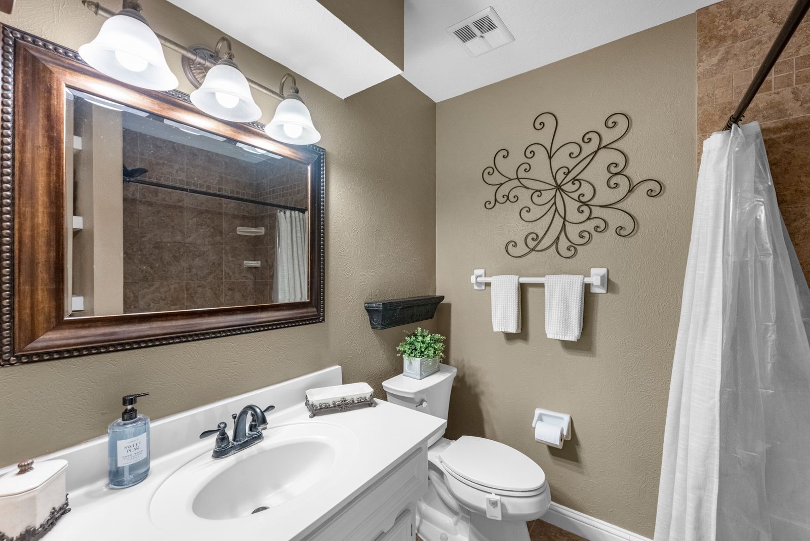 16043 Spinnaker Drive, Crosby, TX 77532