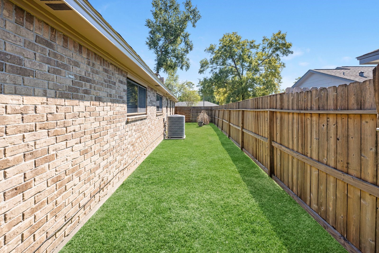 16043 Spinnaker Drive, Crosby, TX 77532