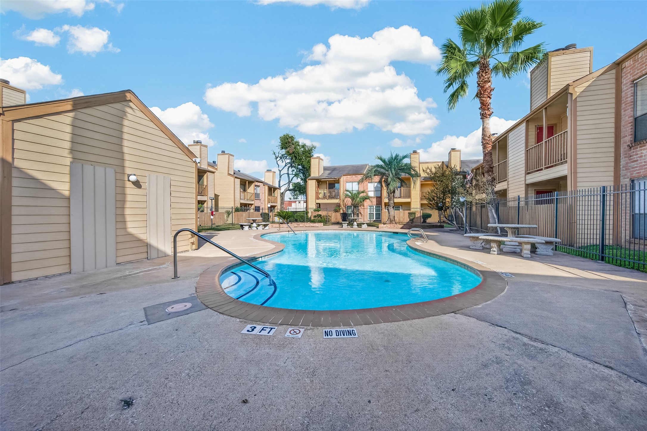 16111 Aspenglenn Drive, #208, Houston, TX 77084