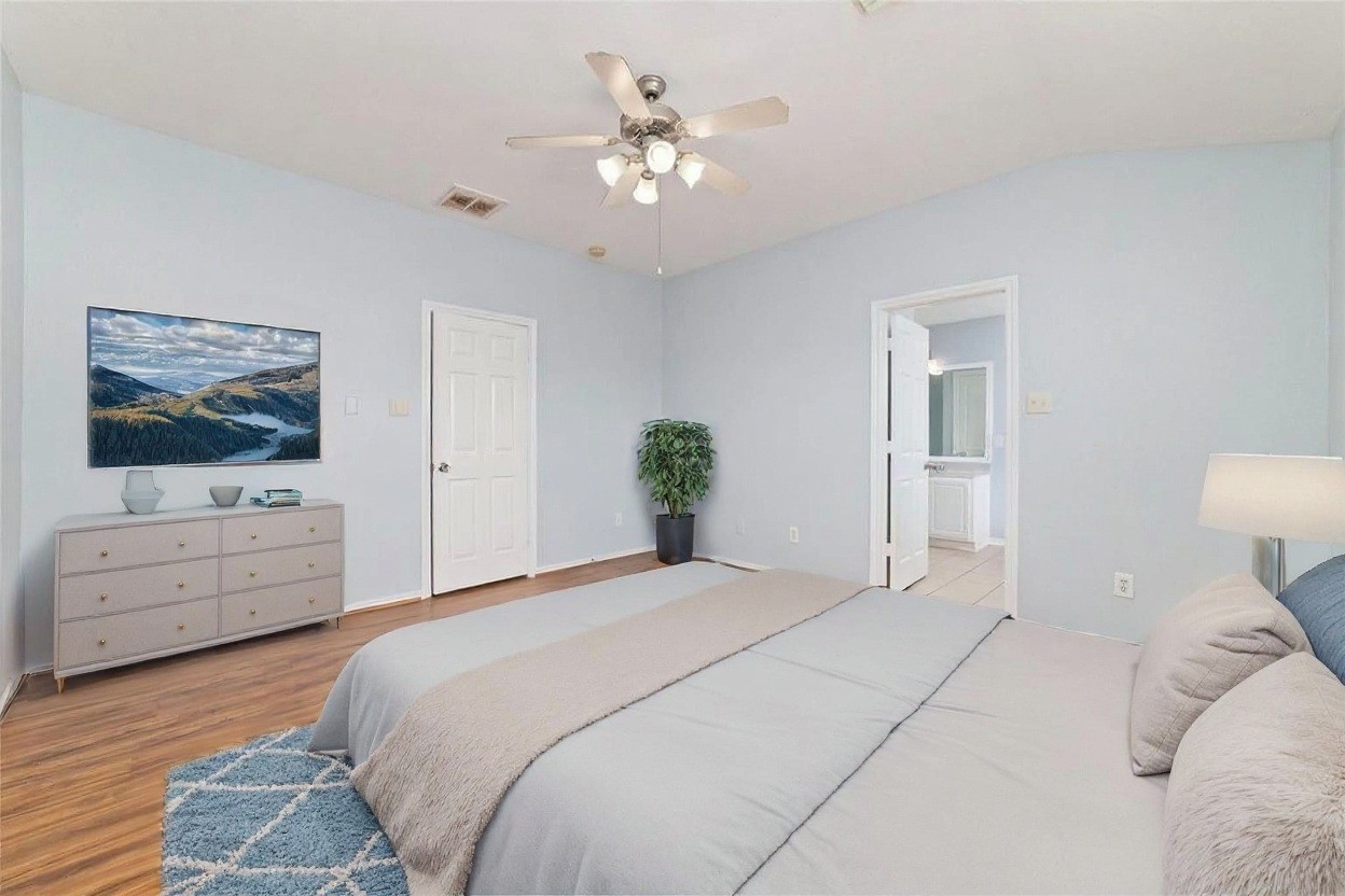 8734 Rainglen Lane, Houston, TX 77044