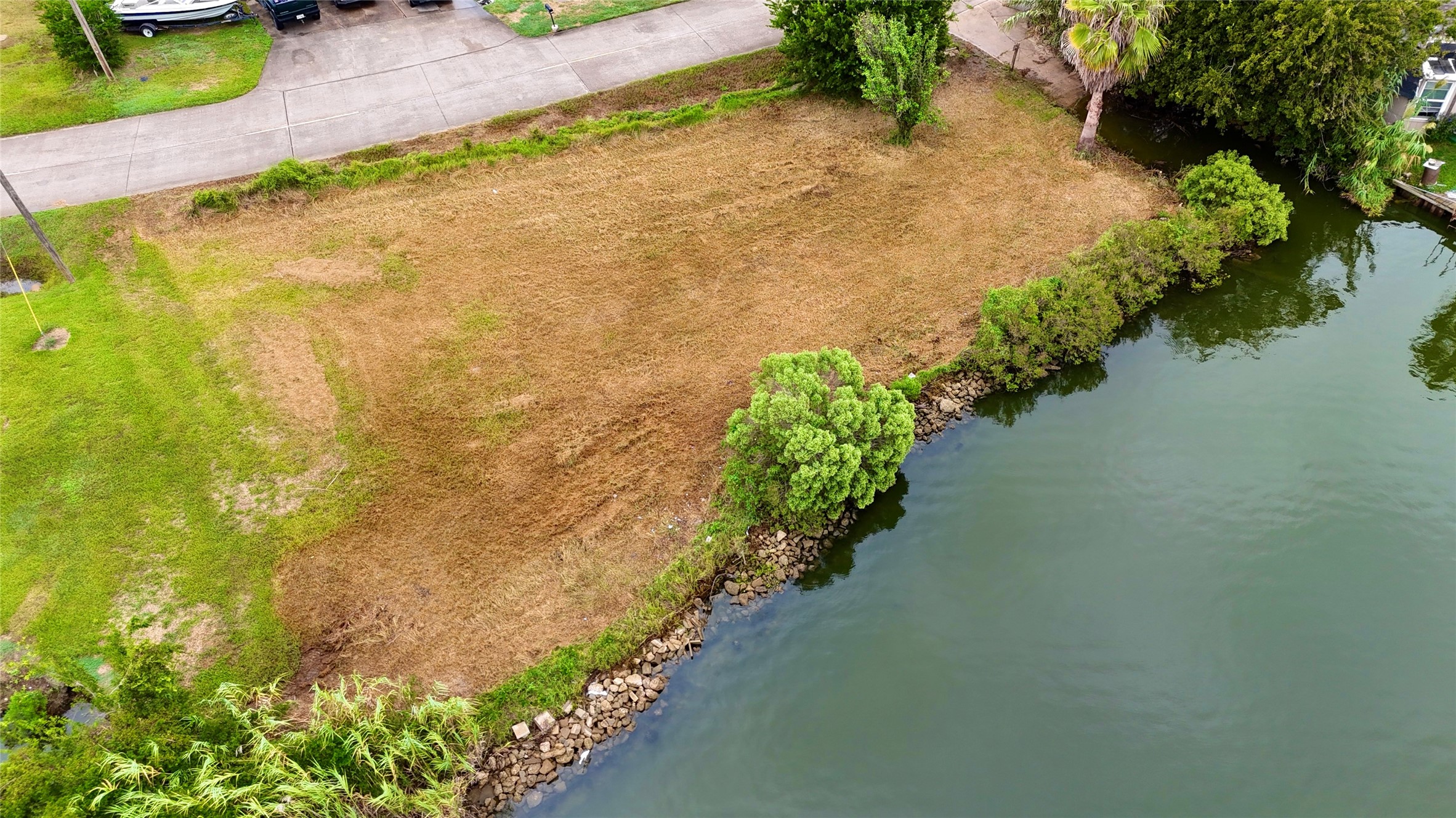 Waterfront lot located in the Tropical Gardens subdivison is approximately 6,600 sq ft. Waterfront lot located in the Tropical Gardens subdivison is approximately 6,600 sq ft.