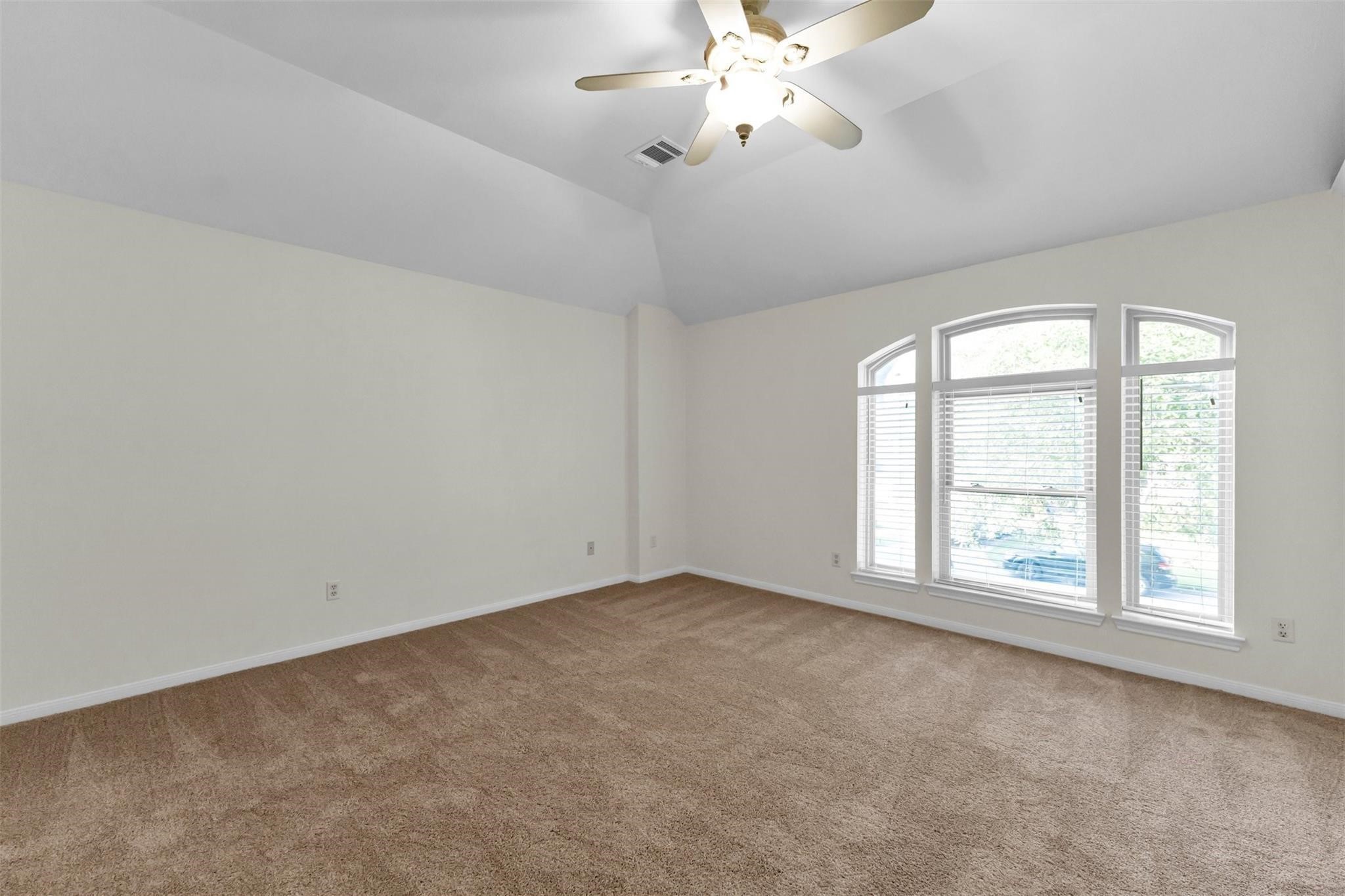 18 Dover Drive, Conroe, TX 77304