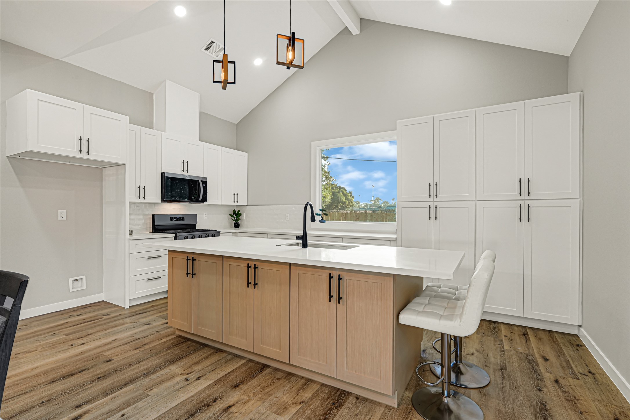 1111 Sunset Drive, Pasadena, TX 77506