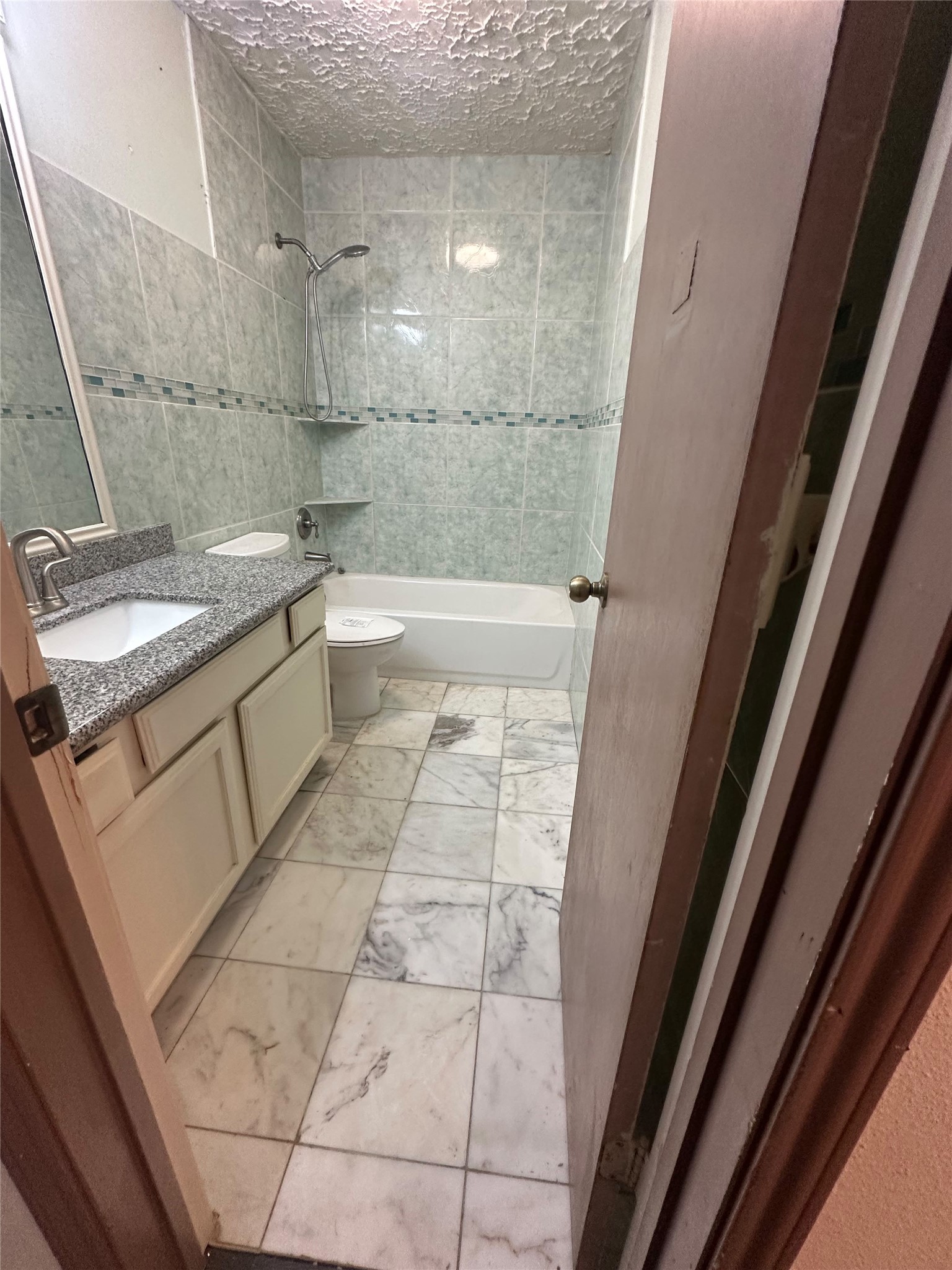 40 Crestbriar Court, Baytown, TX 77521