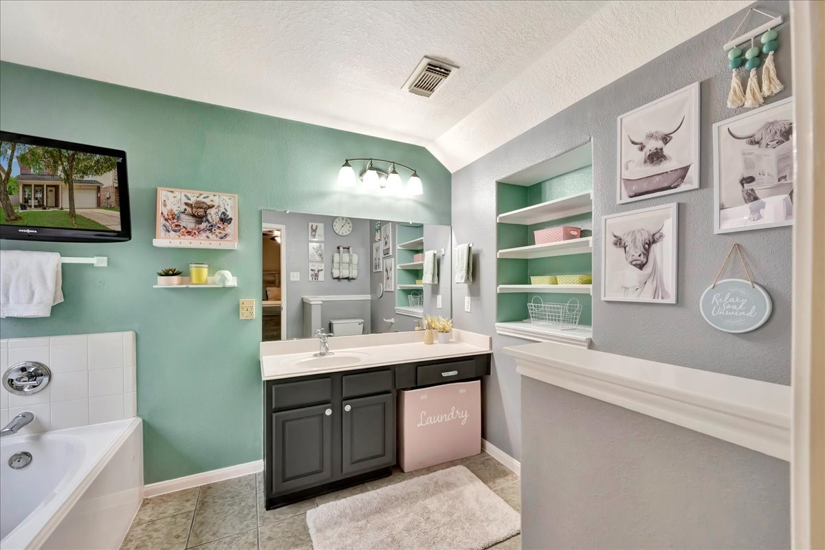 4026 Bentwood Drive, Dickinson, TX 77539