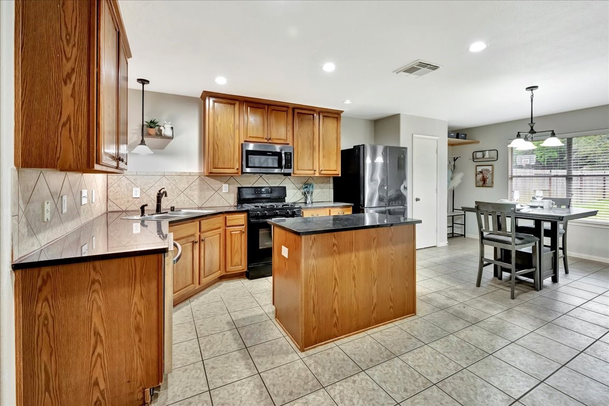 4026 Bentwood Drive, Dickinson, TX 77539
