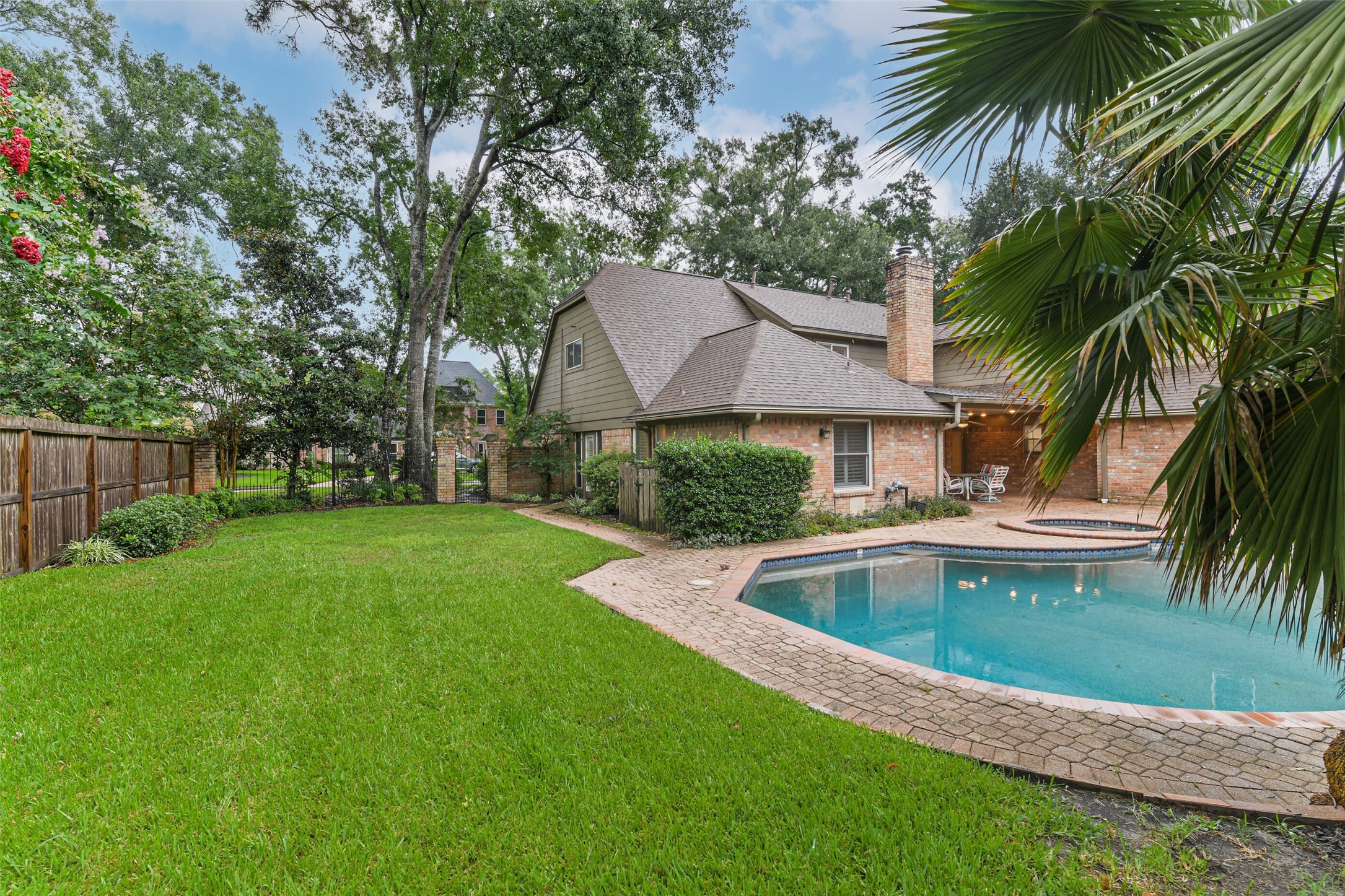 Larger lot allows for plenty of space for more activities away from the pool. Larger lot allows for plenty of space for more activities away from the pool.