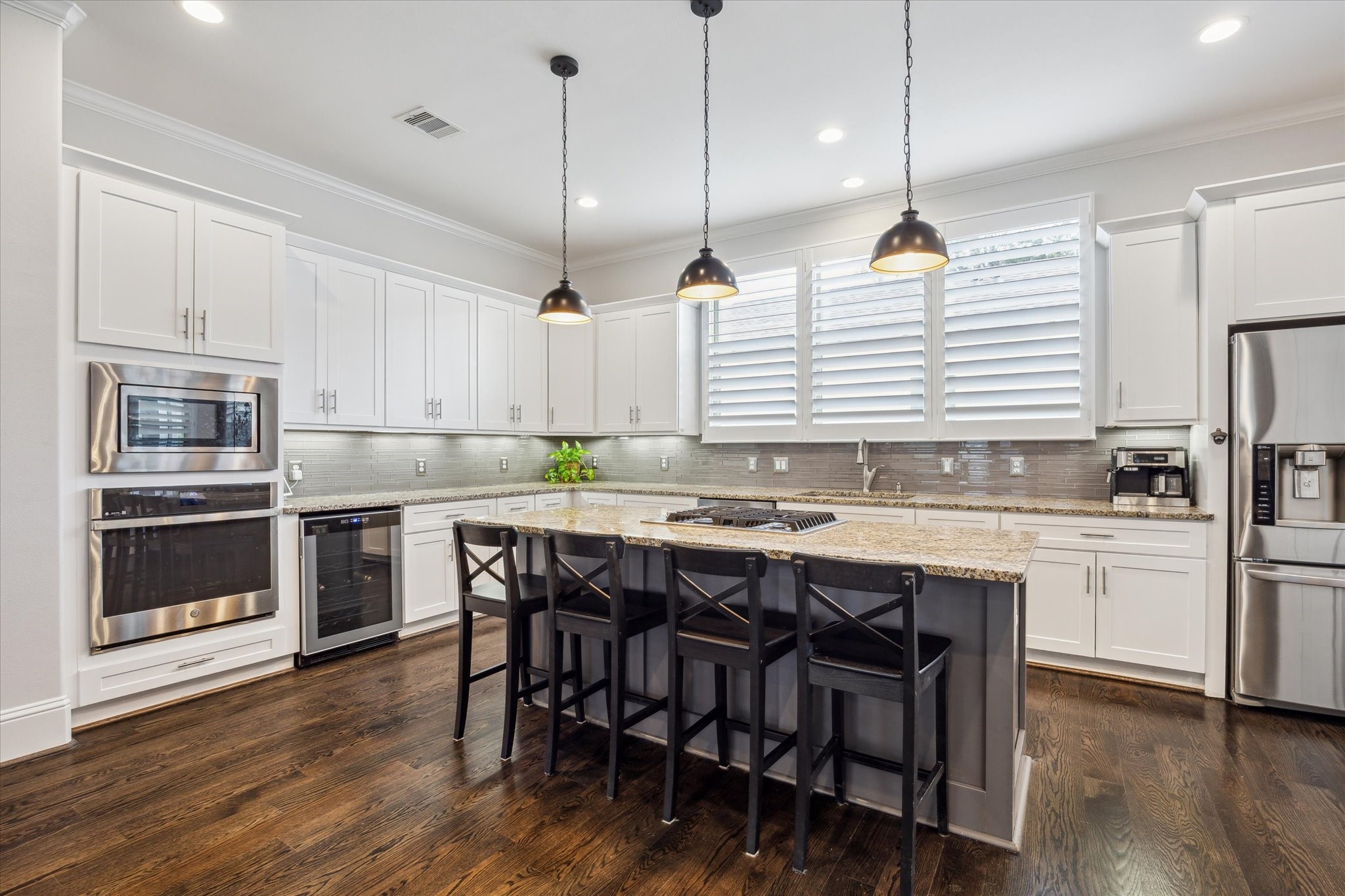 Large kitchen and island