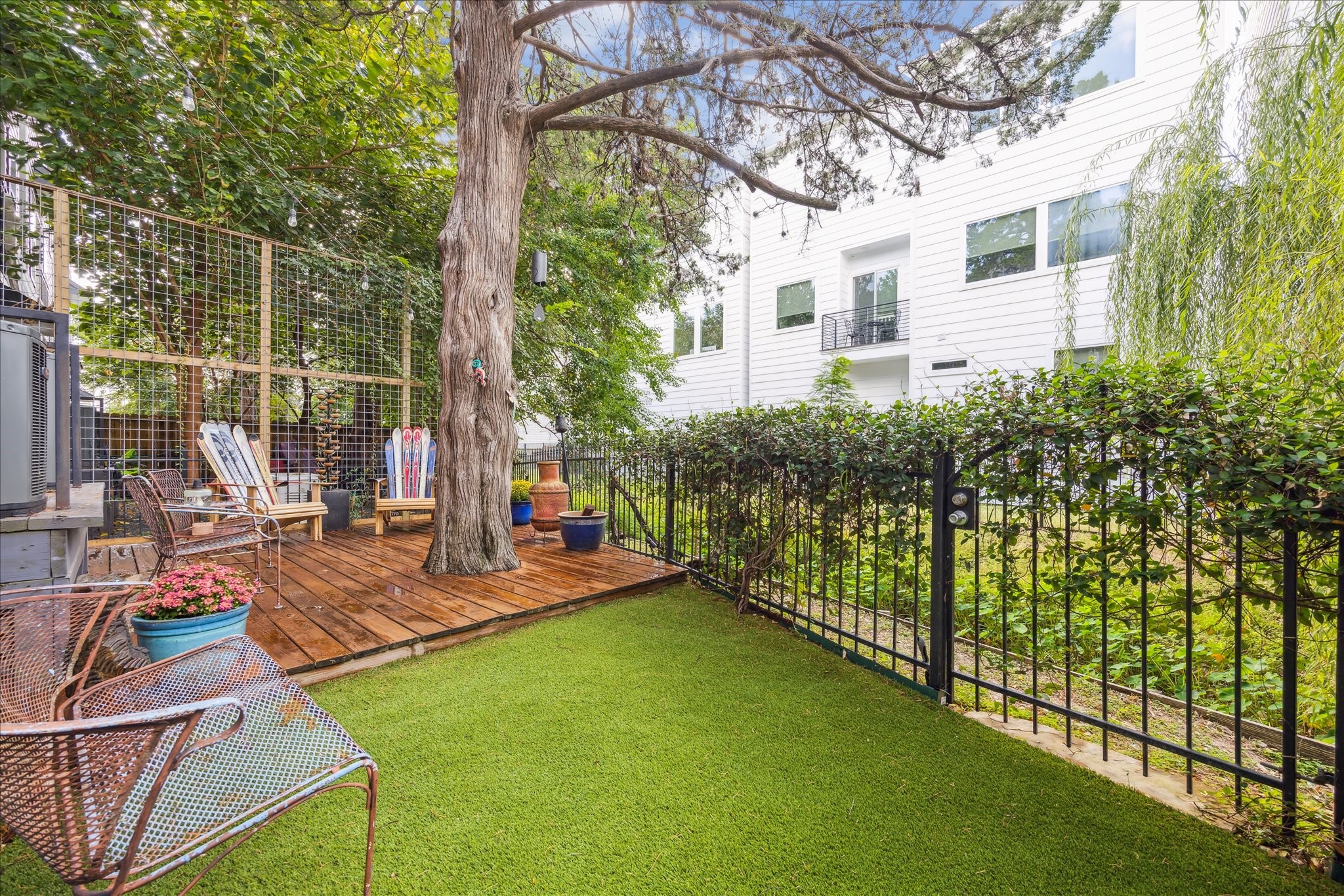 Great outdoor space!