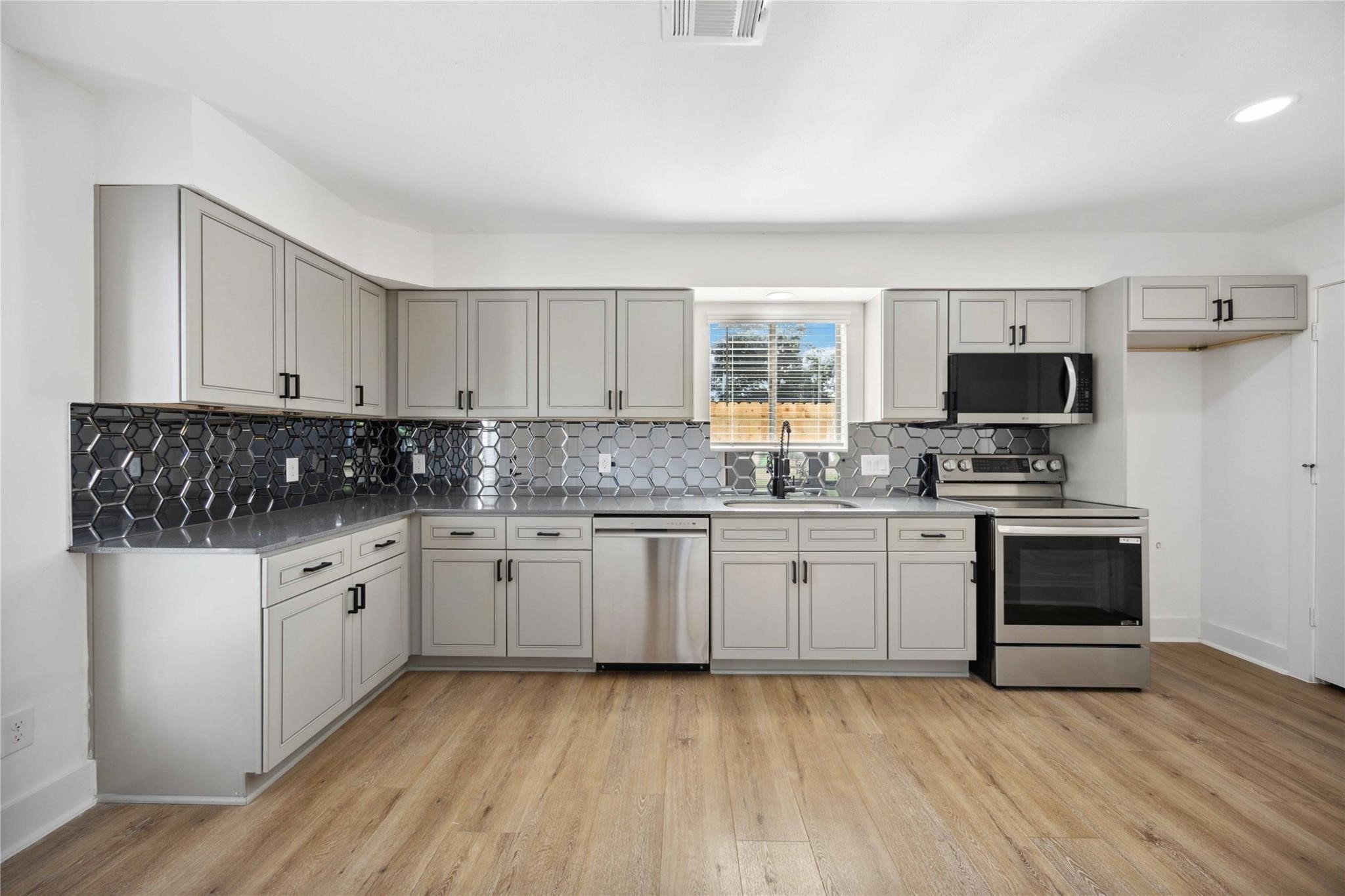 9443 Radio Road, #A-B, Houston, TX 77075 9443 Radio Road, #A-B, Houston, TX 77075