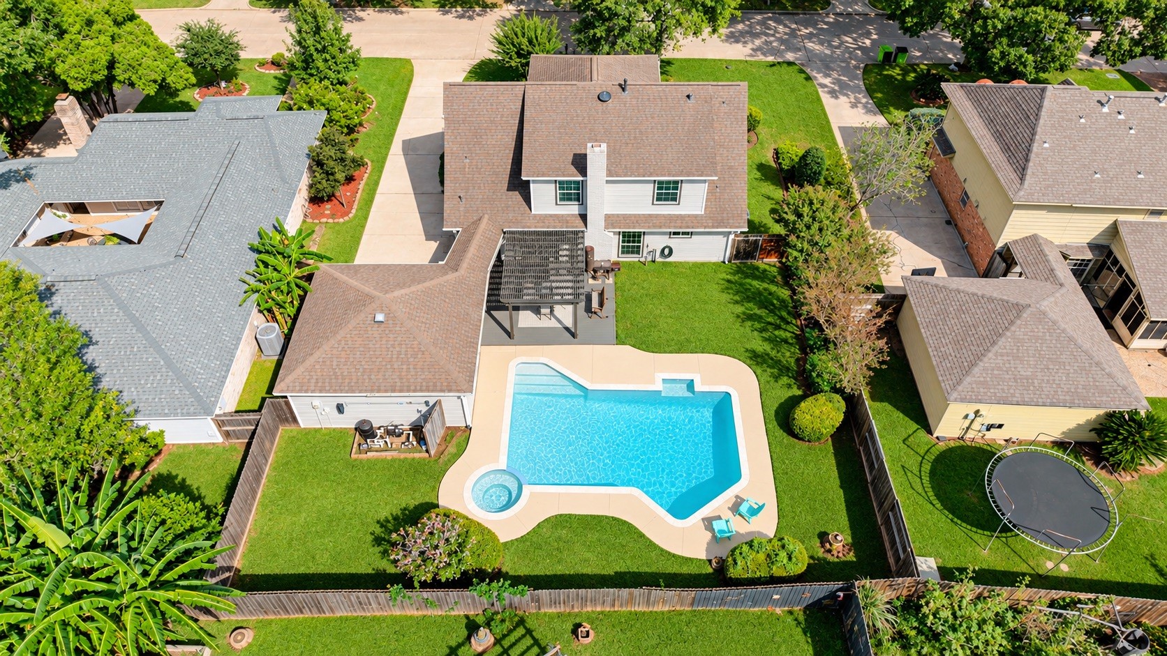 Aerial view of the spacious homesite and private outdoor retreat. Aerial view of the spacious homesite and private outdoor retreat.