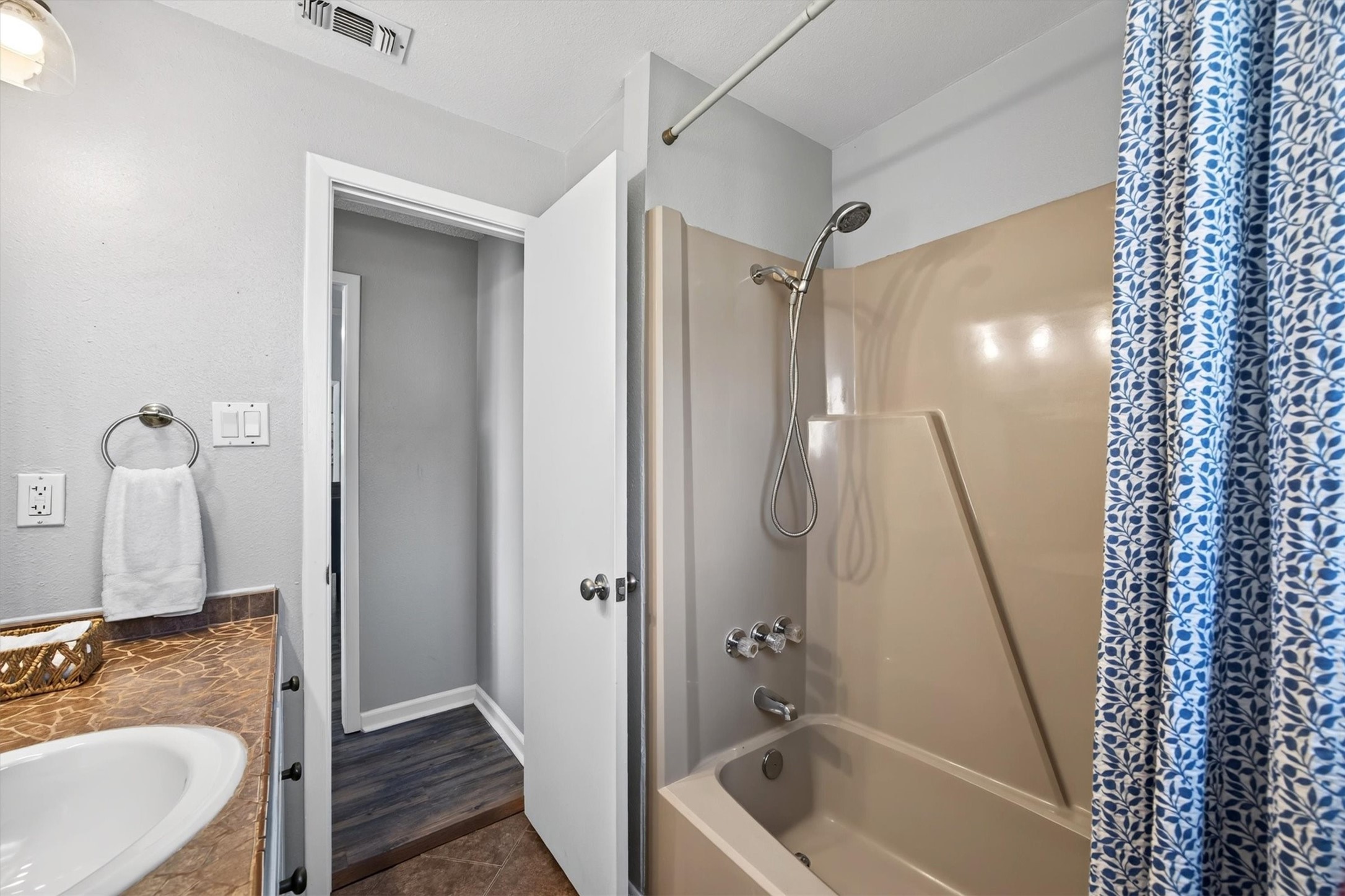 16515 John Davis Road, Jamaica Beach, TX 77554