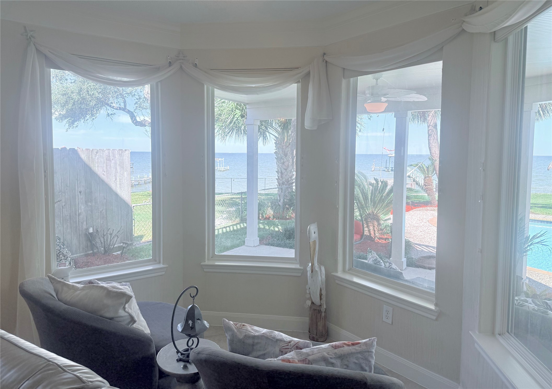 Extra seating area to look out over the water view from the living room.