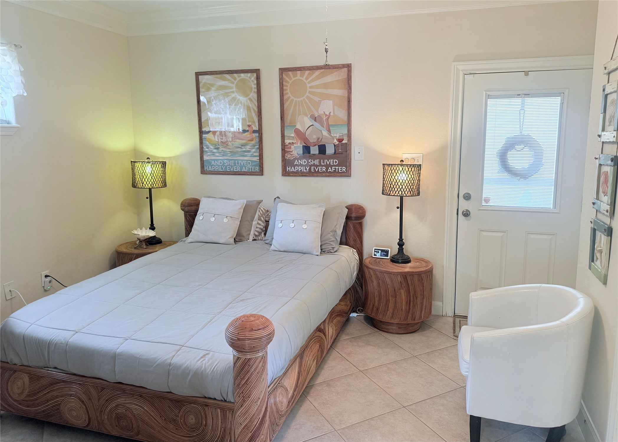 Guest bedroom on the 1st floor with a private full ensuite attached.