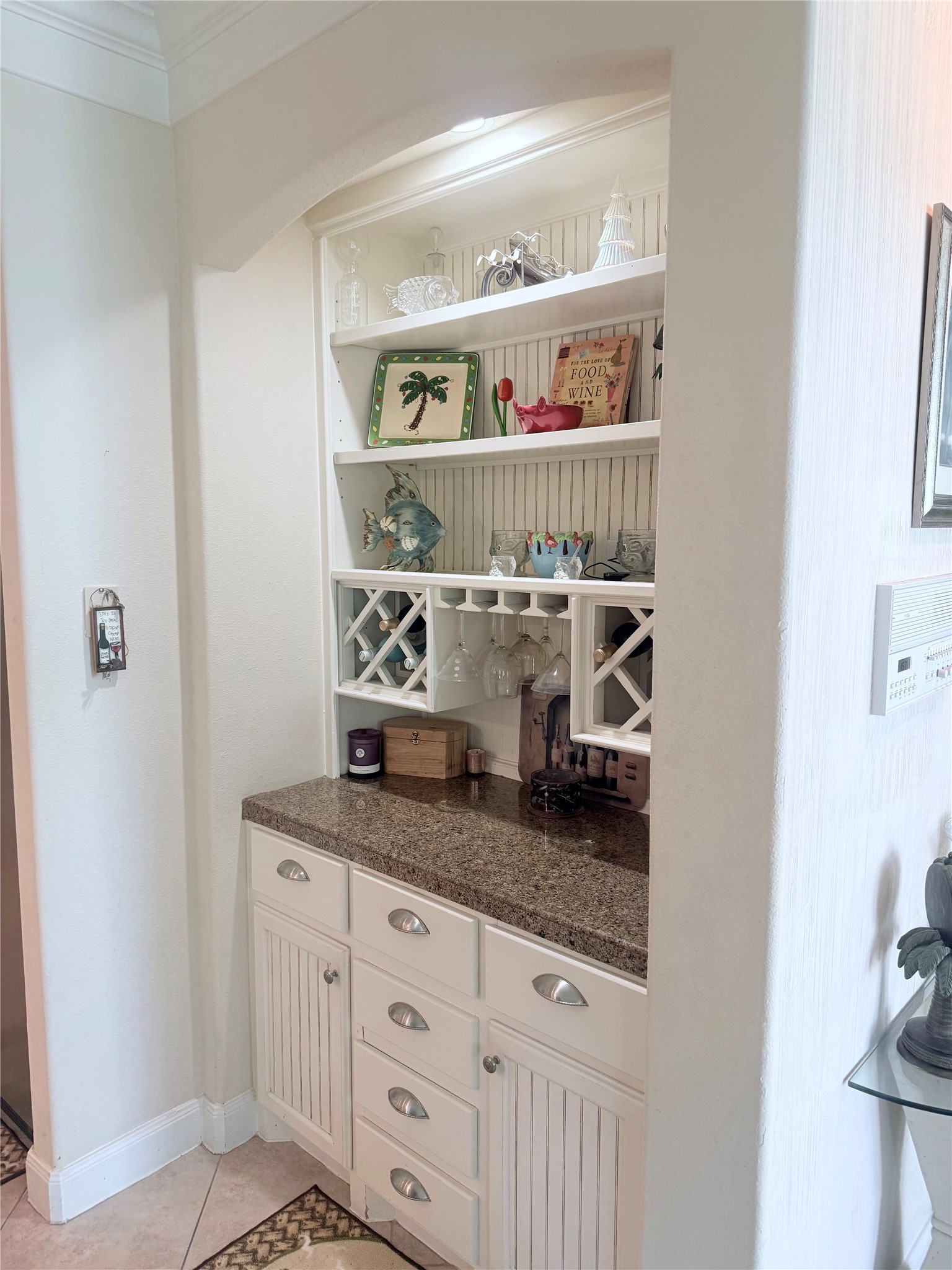 Bar or coffee nook right off the kitchen.