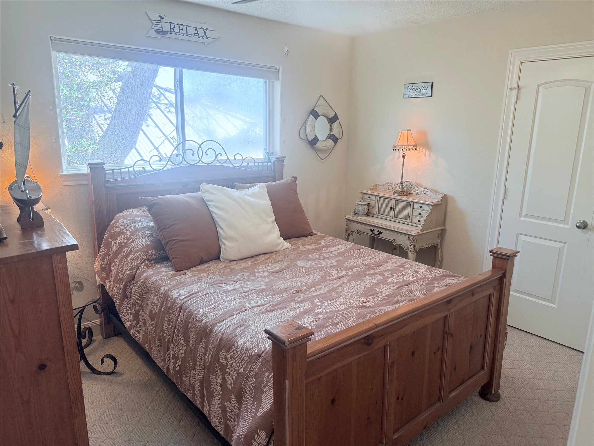 Another guest bedroom.