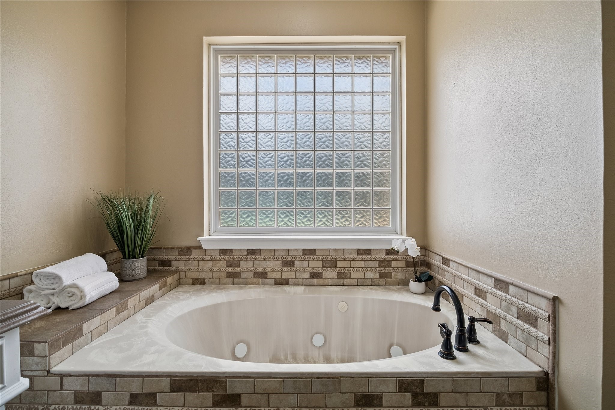 Large tub to enjoy.