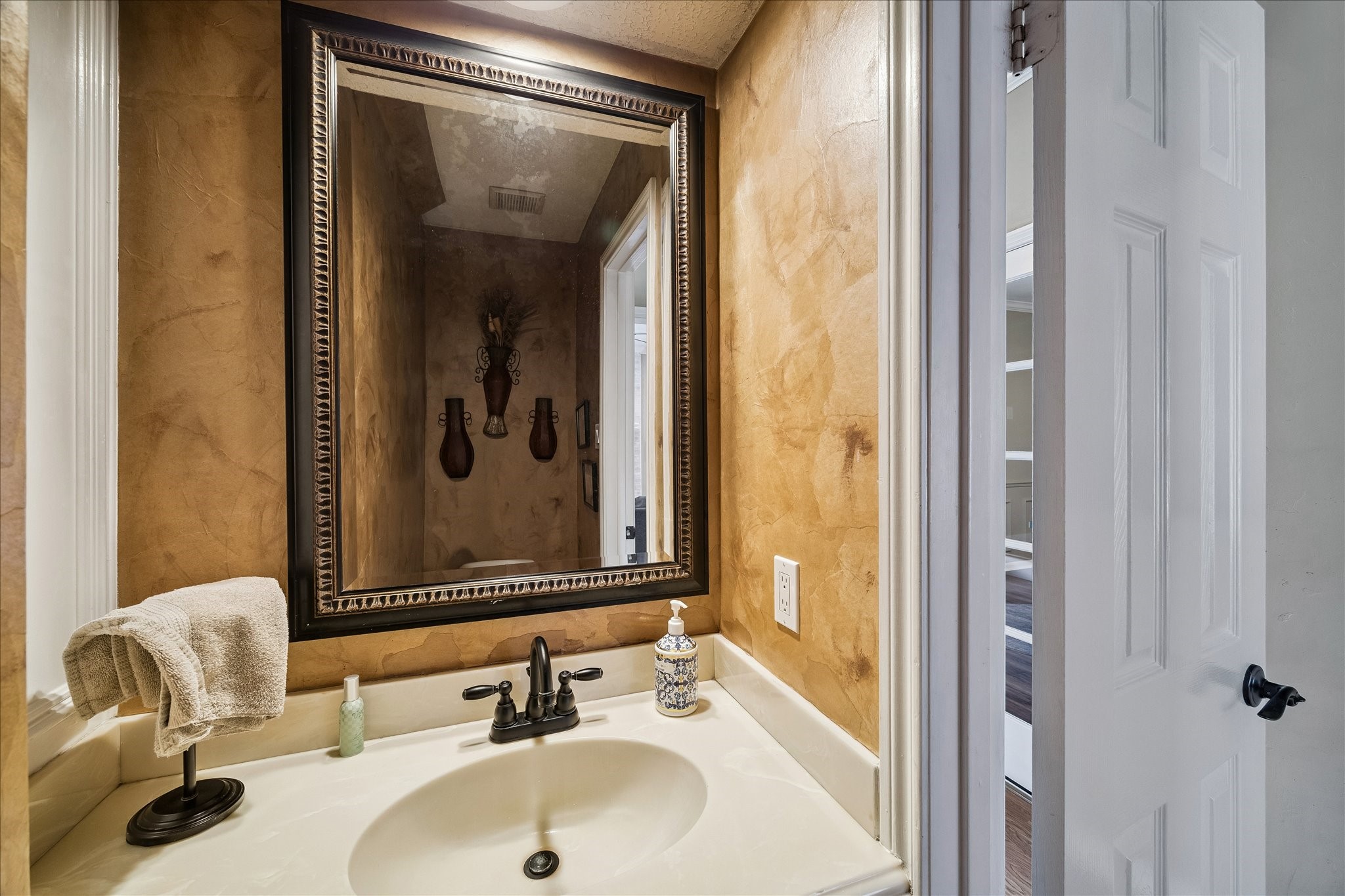 2919 Forest Garden Drive, Kingwood, TX 77345