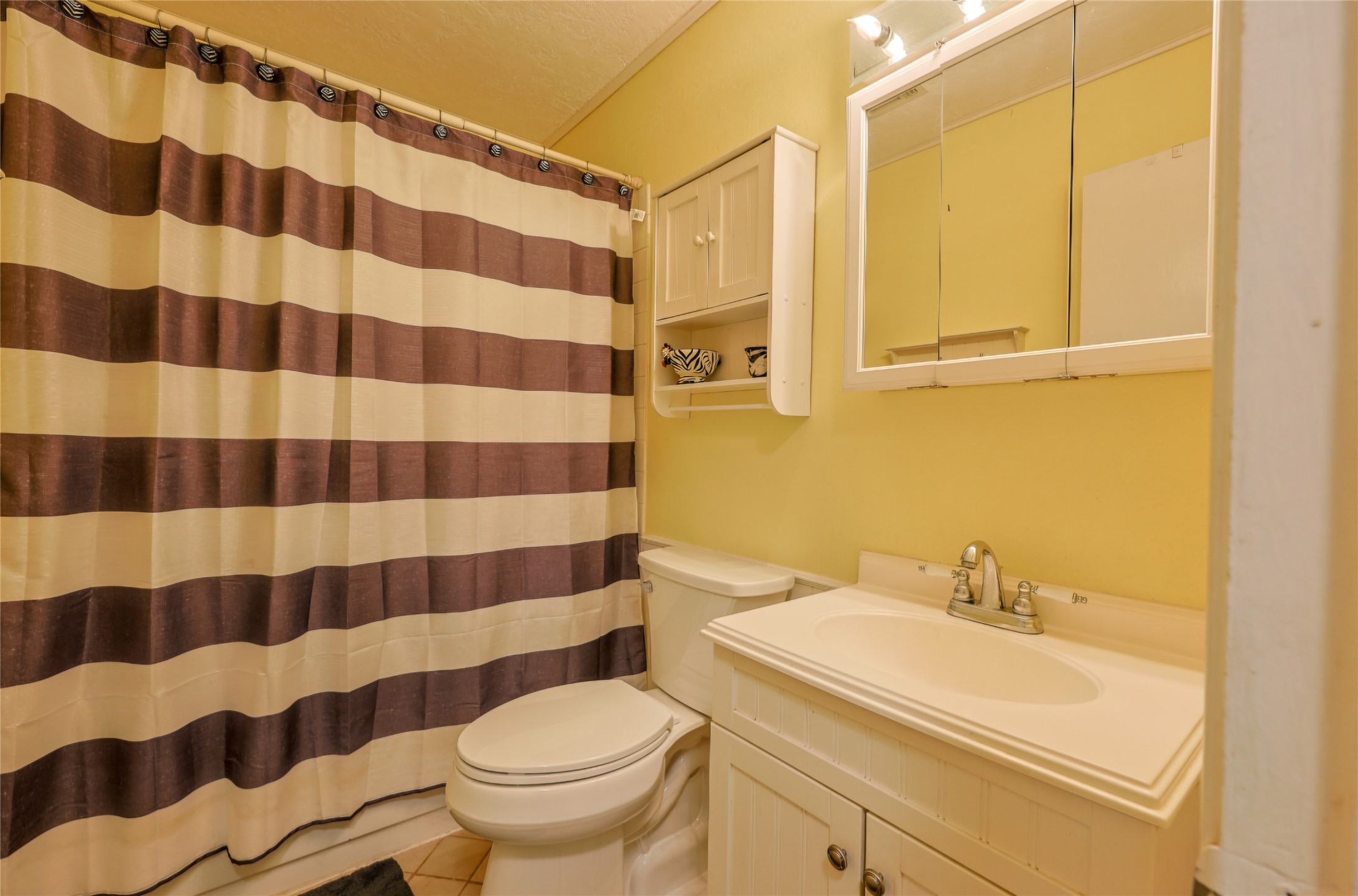 Guest Bathroom, tub/shower combo