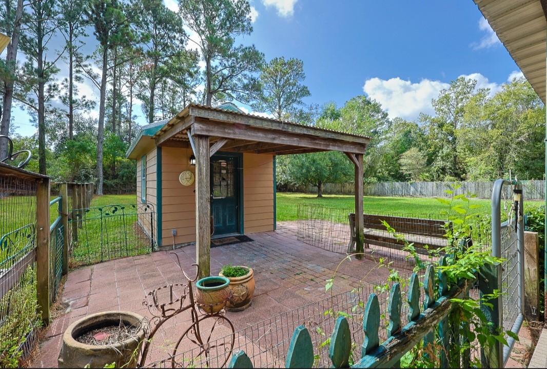 cooled workshop being used as Kennel