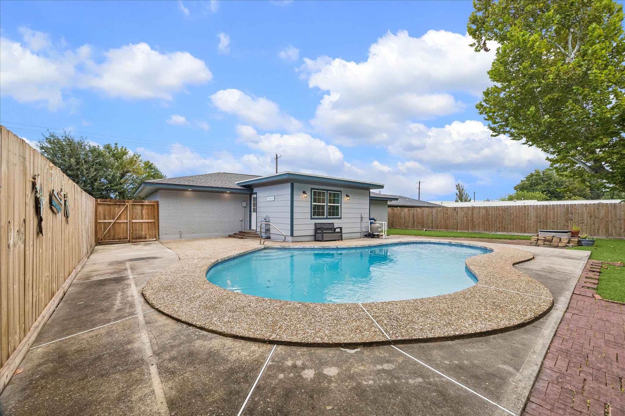 1115 25th Avenue N, Texas City, TX 77590
