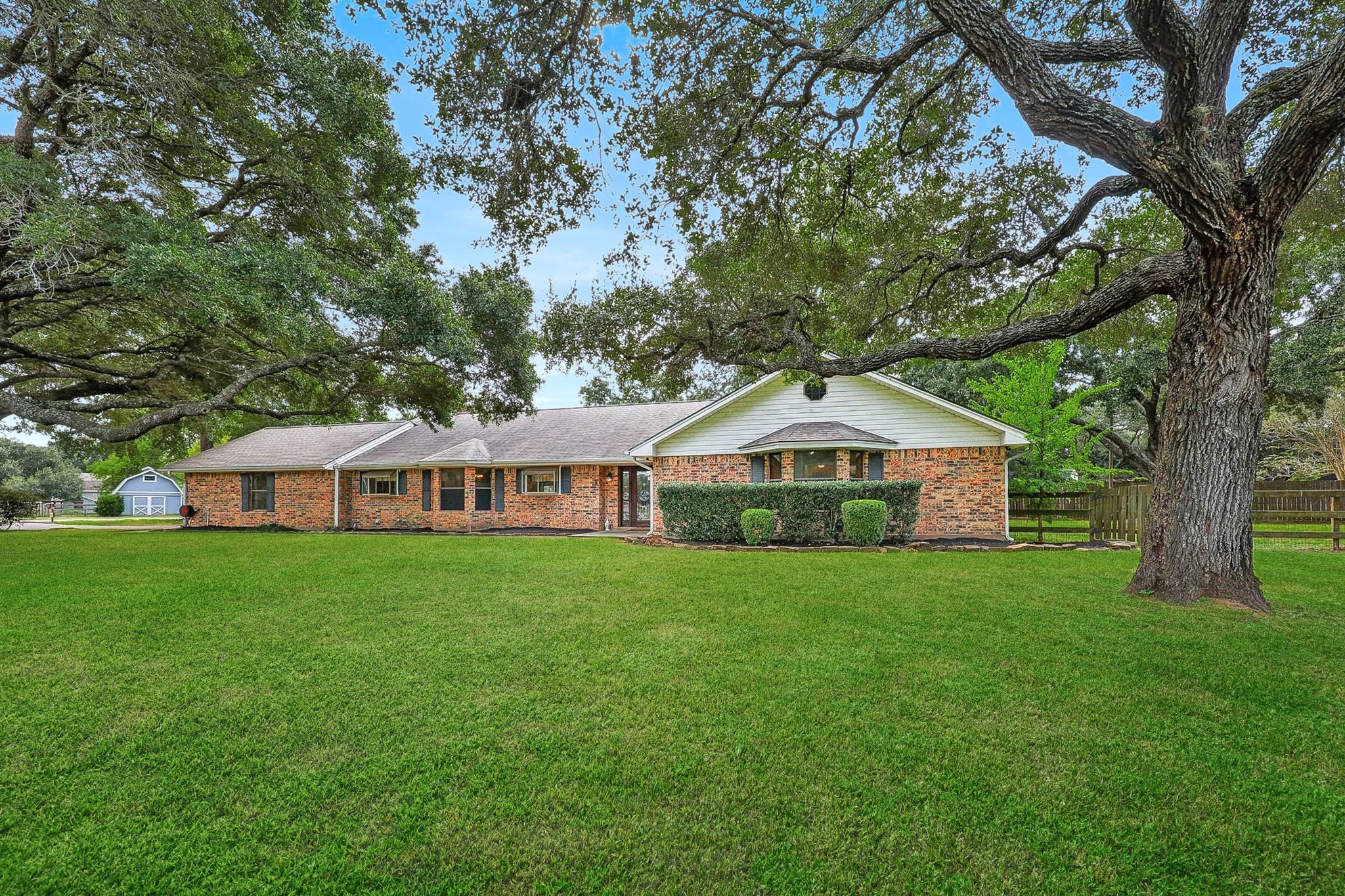 Traditional Brick Ranch-Style Home on Approx. 1-Acre Corner Lot with a Side-Entry 2-Car Garage, an In-Ground Dark Blue Gunite Pool with Fountain & Sprays has BEAUTIFUL VIEWS OF THE NEIGHBORHOOD LAKE WITH ISLAND. Rosewood Hill is a Unique & Highly Desired Neighborhood w/a Small Home Town Feeling. Traditional Brick Ranch-Style Home on Approx. 1-Acre Corner Lot with a Side-Entry 2-Car Garage, an In-Ground Dark Blue Gunite Pool with Fountain & Sprays has BEAUTIFUL VIEWS OF THE NEIGHBORHOOD LAKE WITH ISLAND. Rosewood Hill is a Unique & Highly Desired Neighborhood w/a Small Home Town Feeling.