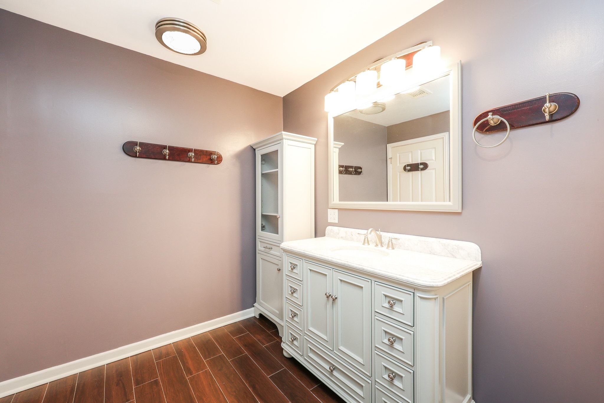 En-Suite Bath for Bedroom #2