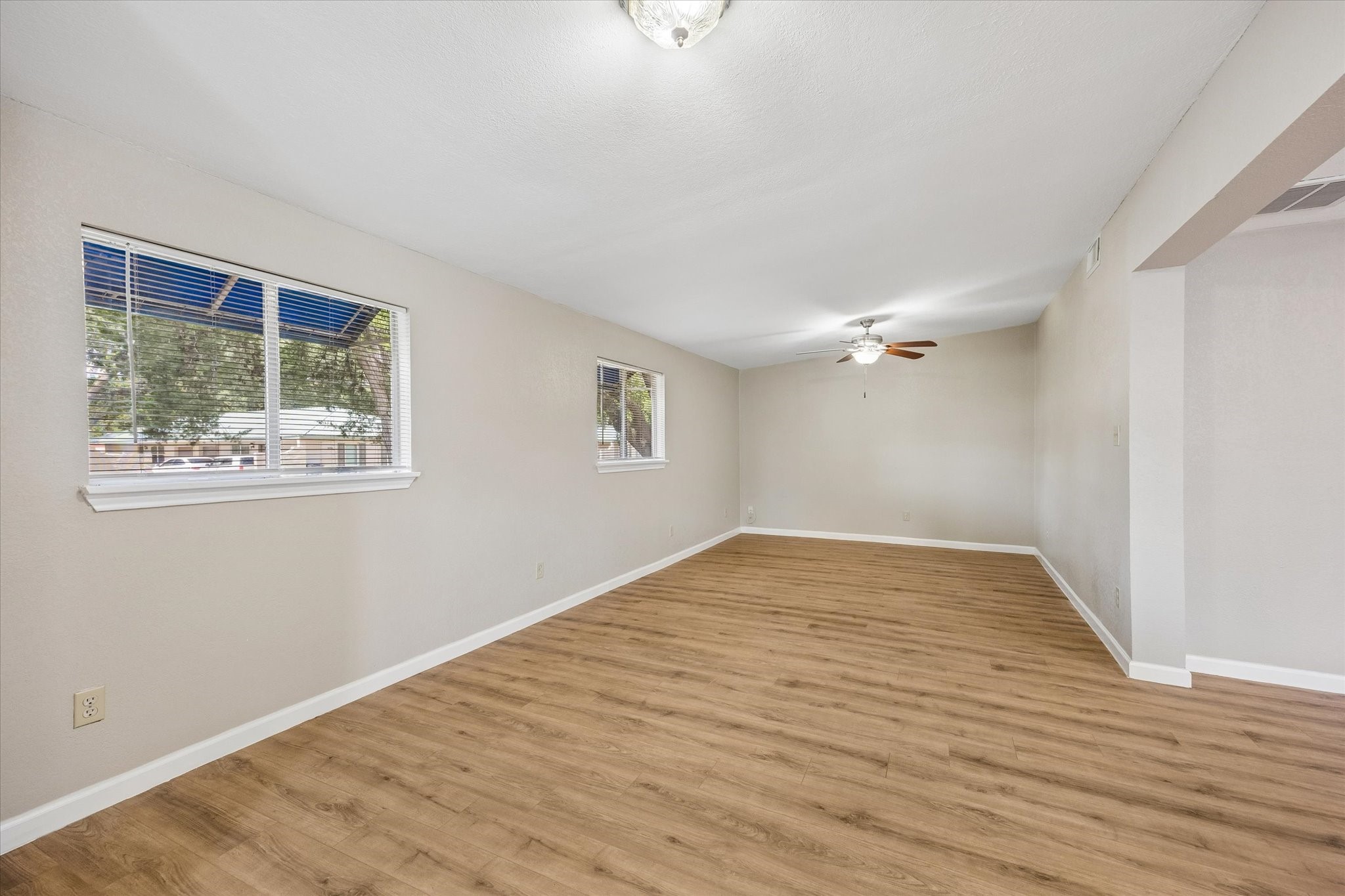 218 N Ormsby Street, Alvin, TX 77511