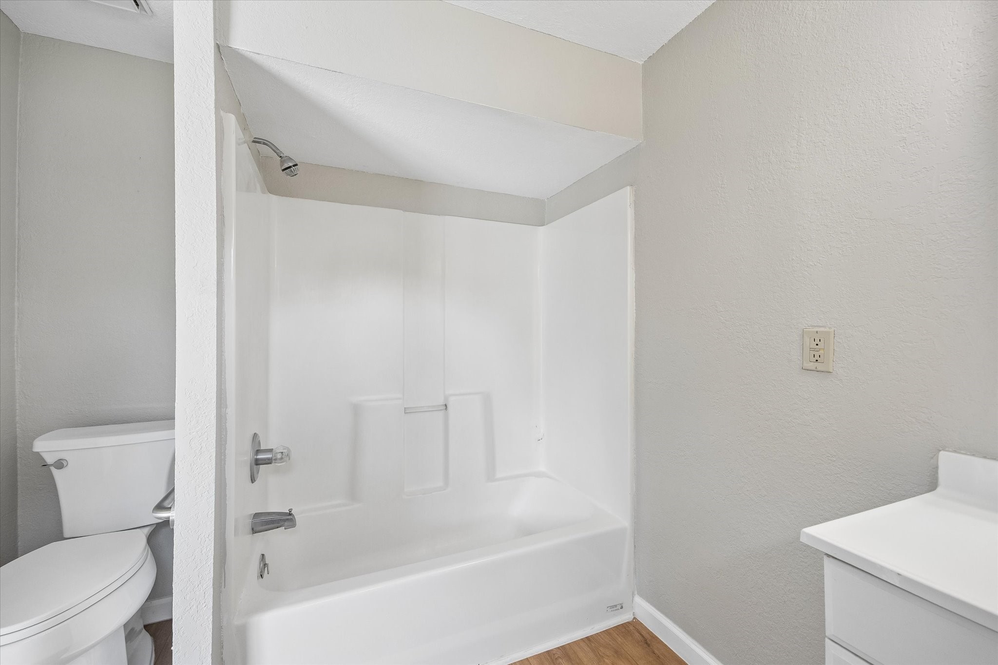 218 N Ormsby Street, Alvin, TX 77511