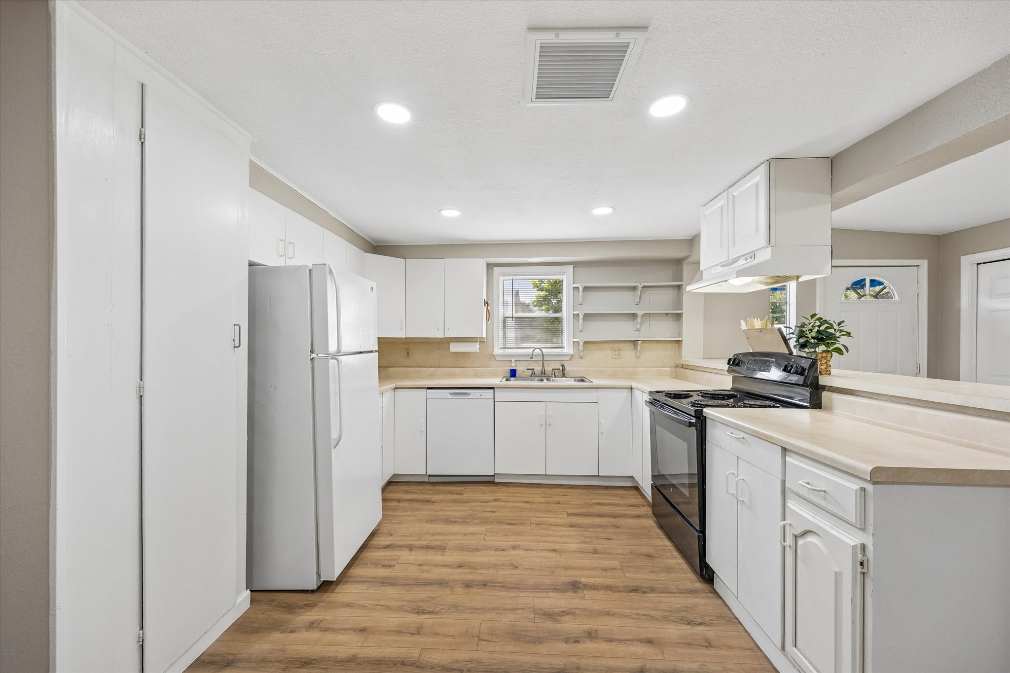 218 N Ormsby Street, Alvin, TX 77511
