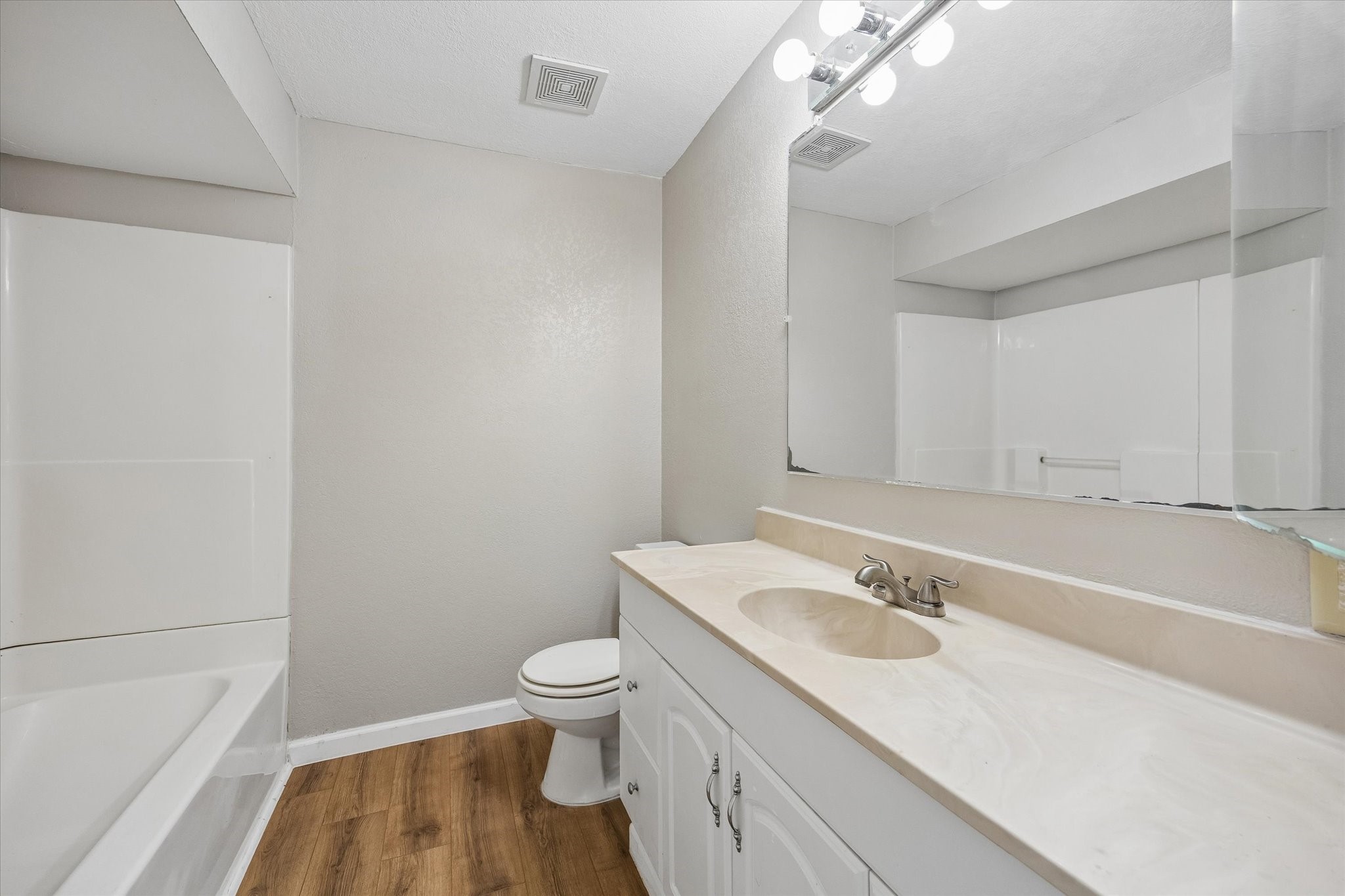 218 N Ormsby Street, Alvin, TX 77511