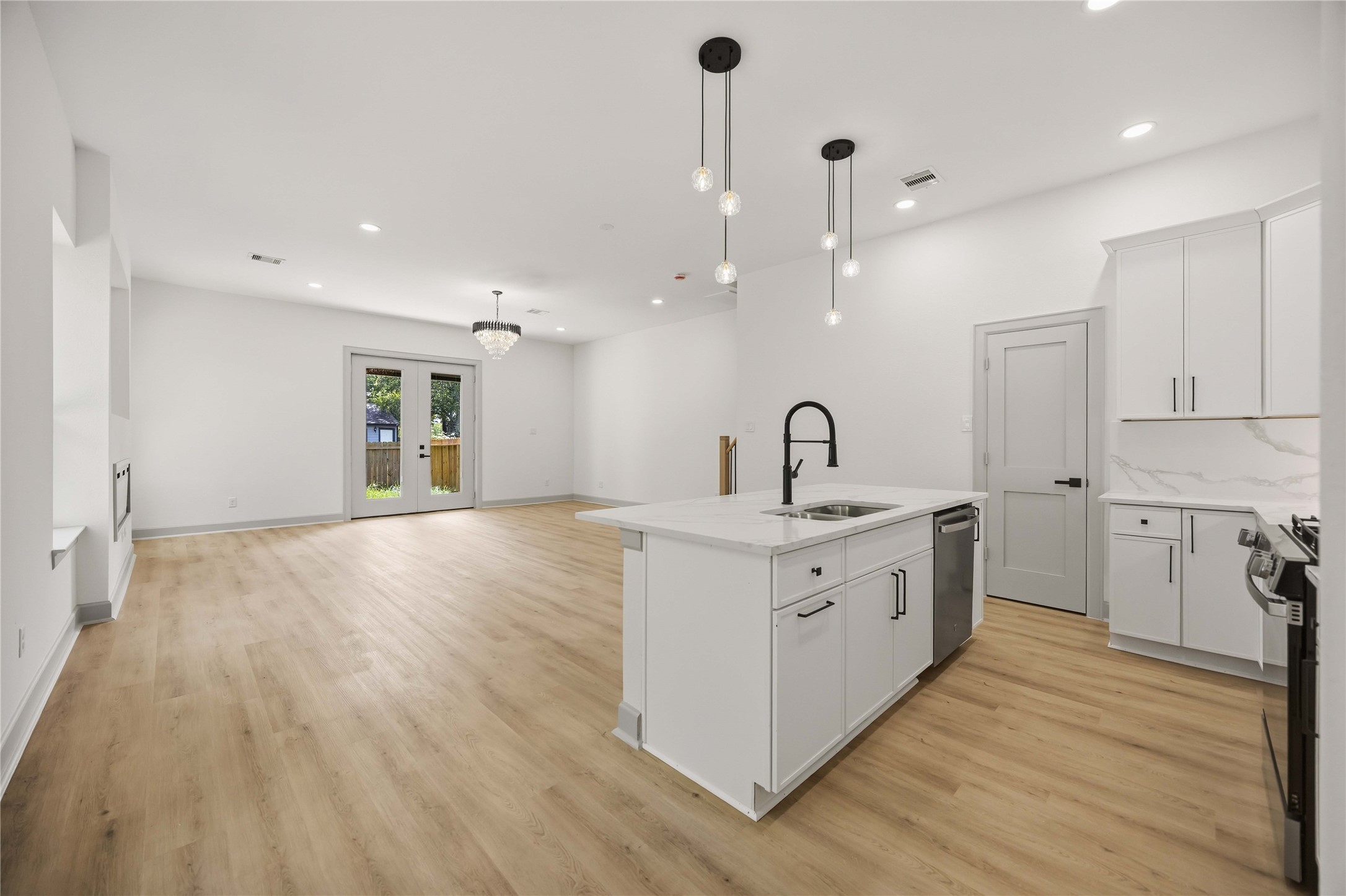 5218 Higgins Street, #A/B, Houston, TX 77033 5218 Higgins Street, #A/B, Houston, TX 77033