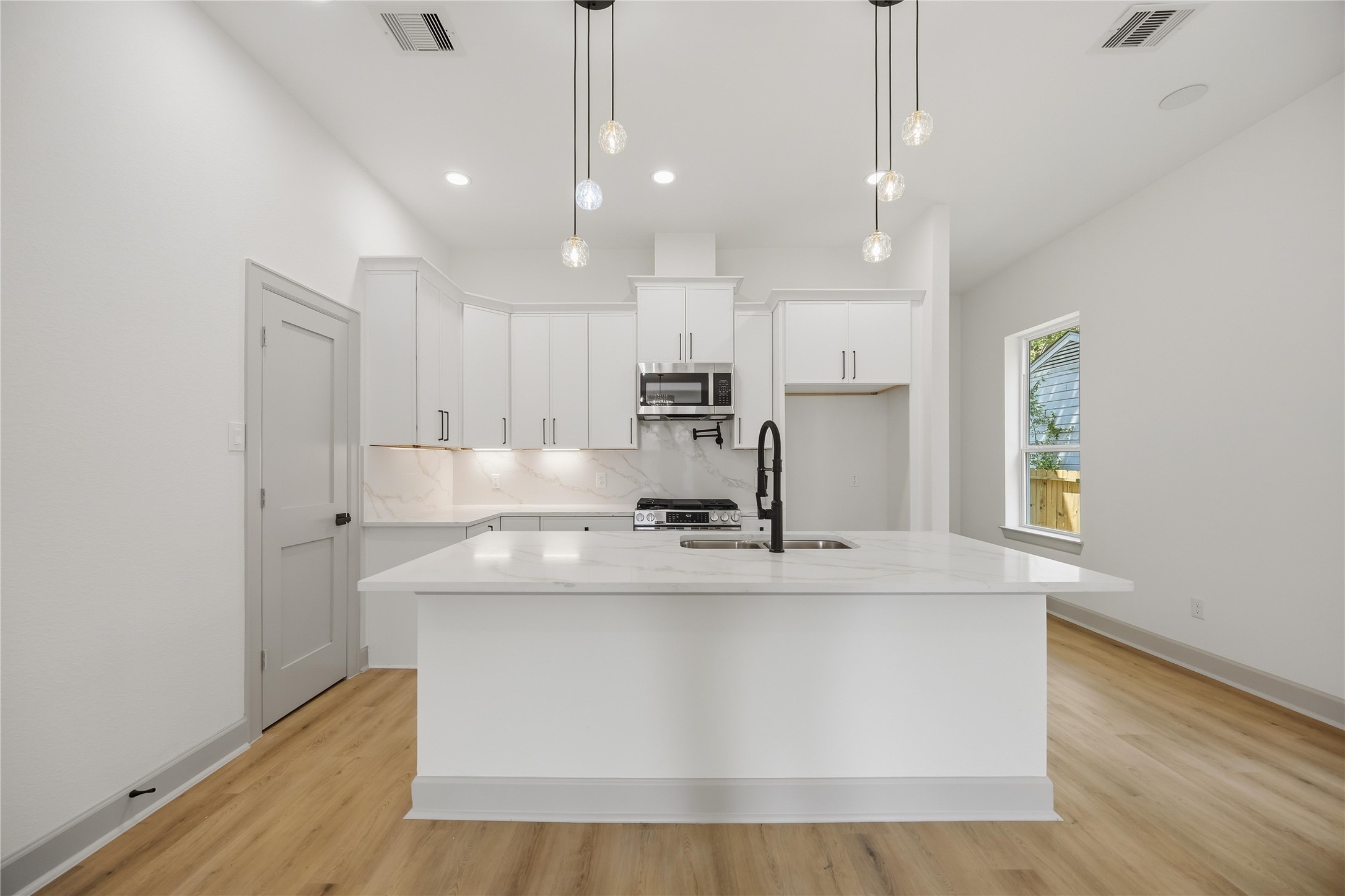 5218 Higgins Street, #A/B, Houston, TX 77033 5218 Higgins Street, #A/B, Houston, TX 77033
