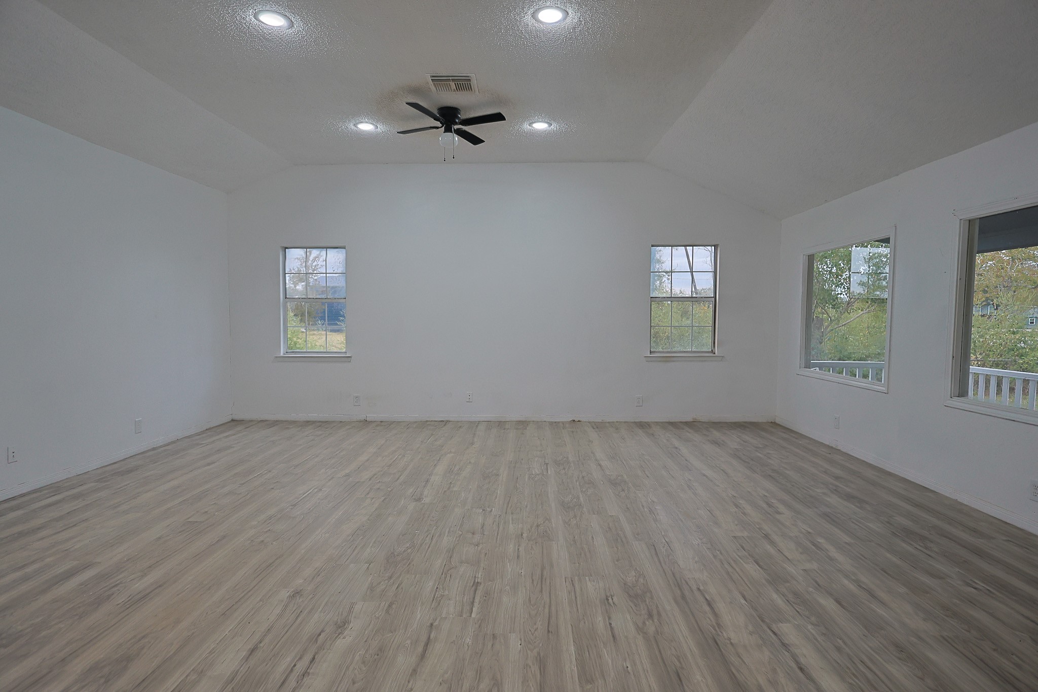 11915 County Road 458, Angleton, TX 77515
