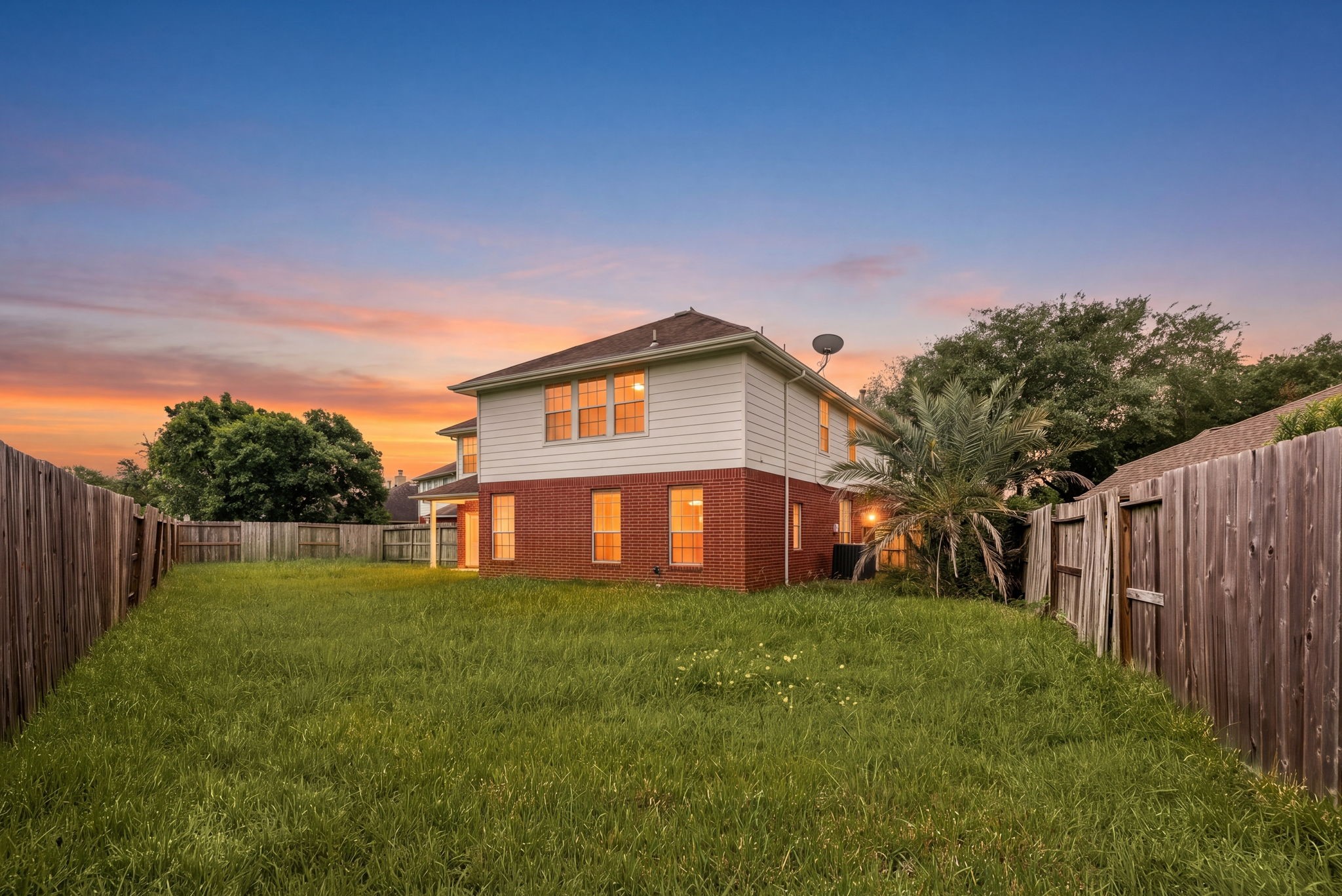 Large backyard with plenty of space for your outdoor activities.