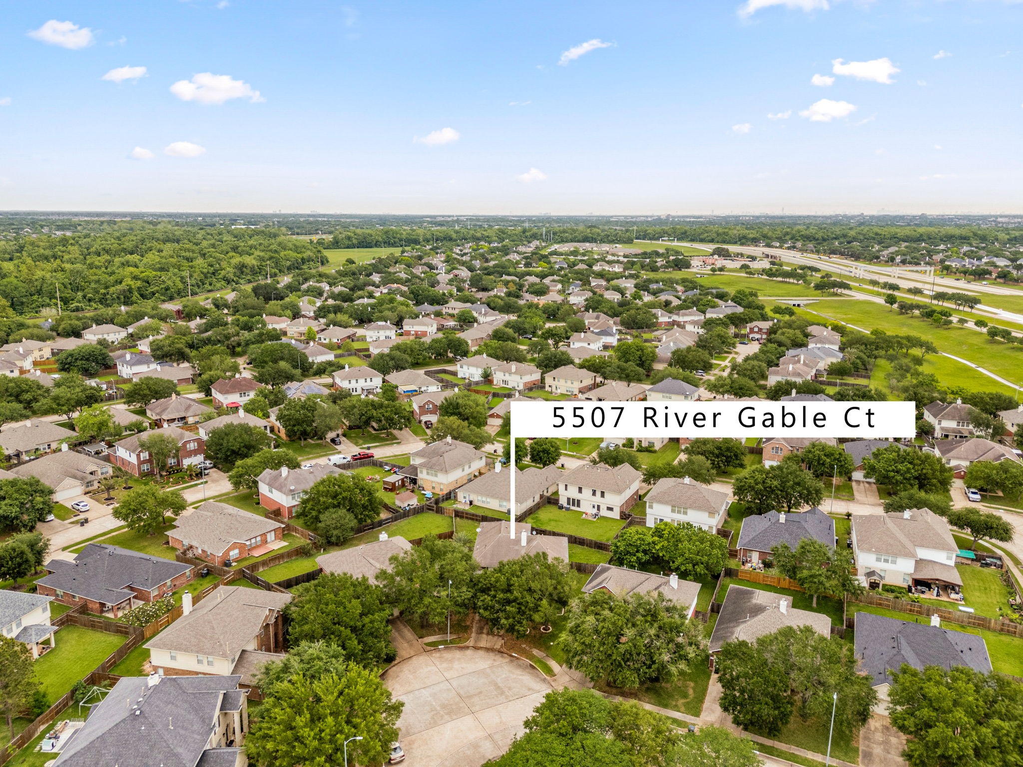 Prime Sugar Land location with easy access to TX-99, Hwy 59, hospitals, shopping, and dining.